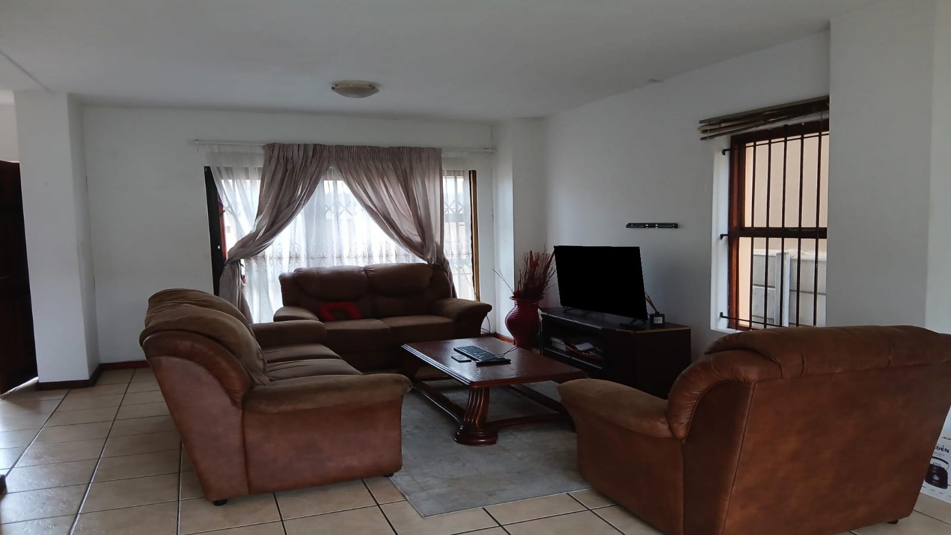 3-Bedroom Townhouse for Sale - Distressed Property Opportunity!