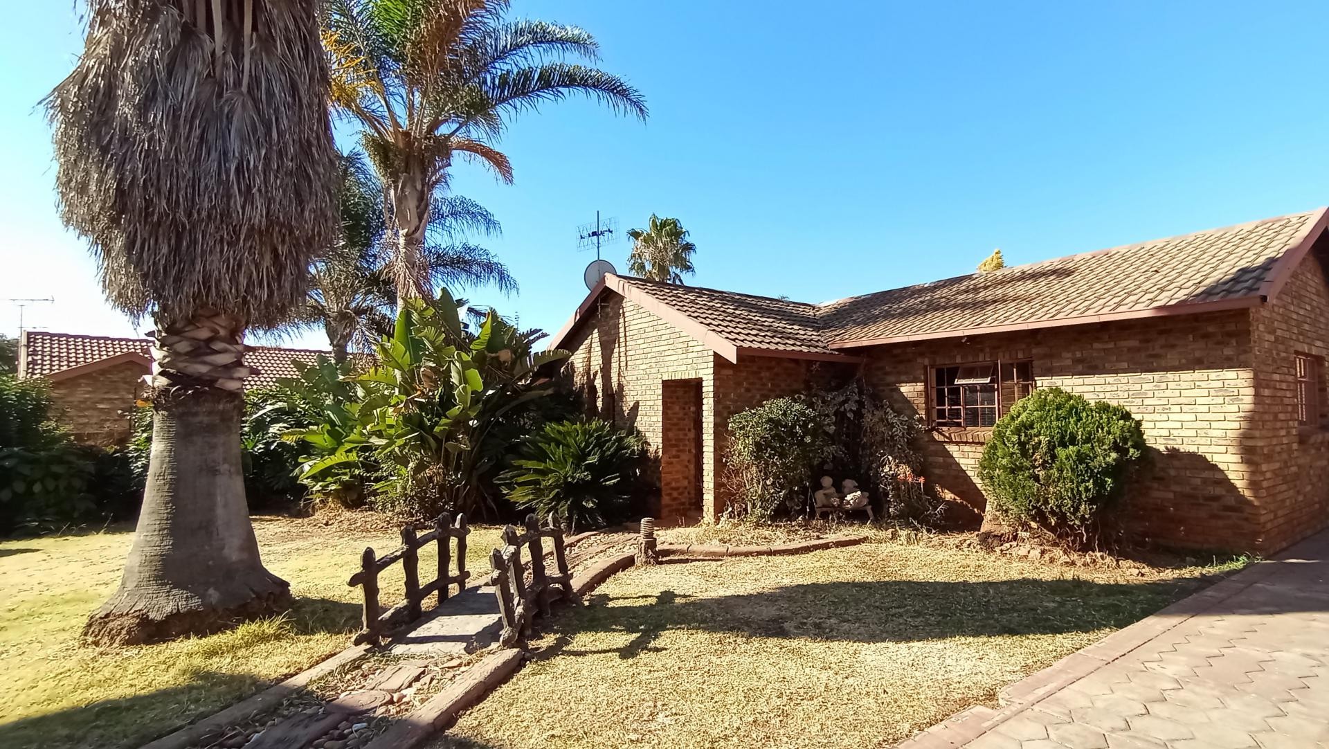 Freehold Residence in Highveld [MR622670]