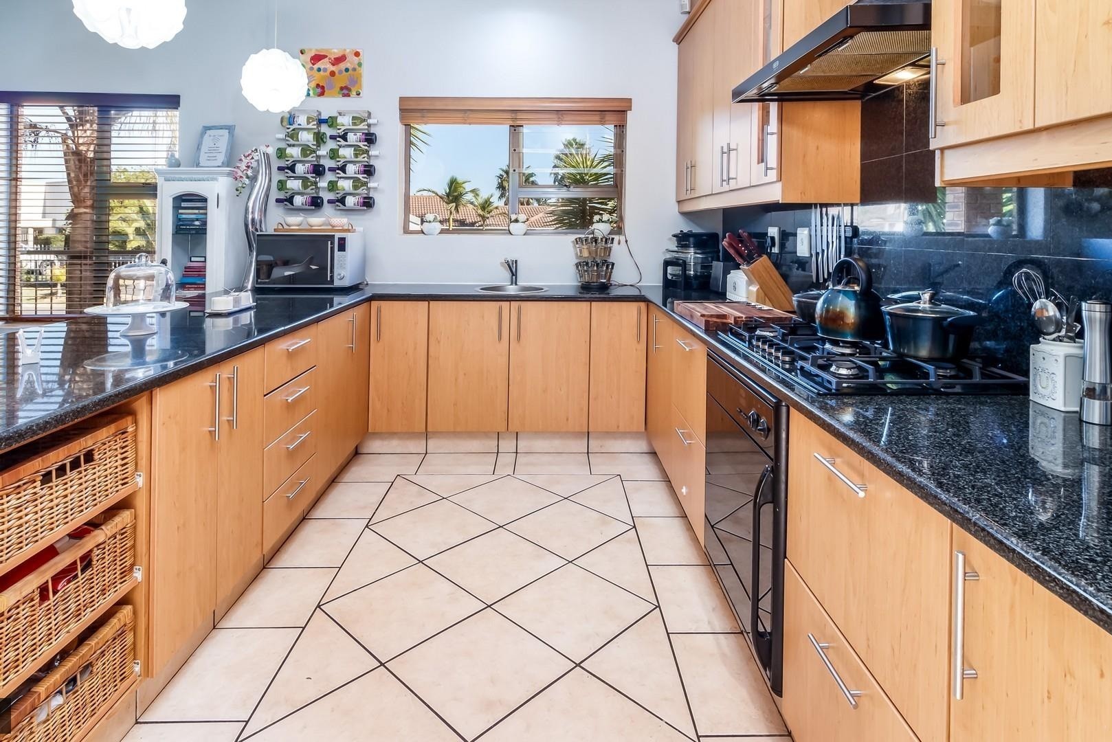3 Bedroom House To Rent in The Crest, Durbanville
