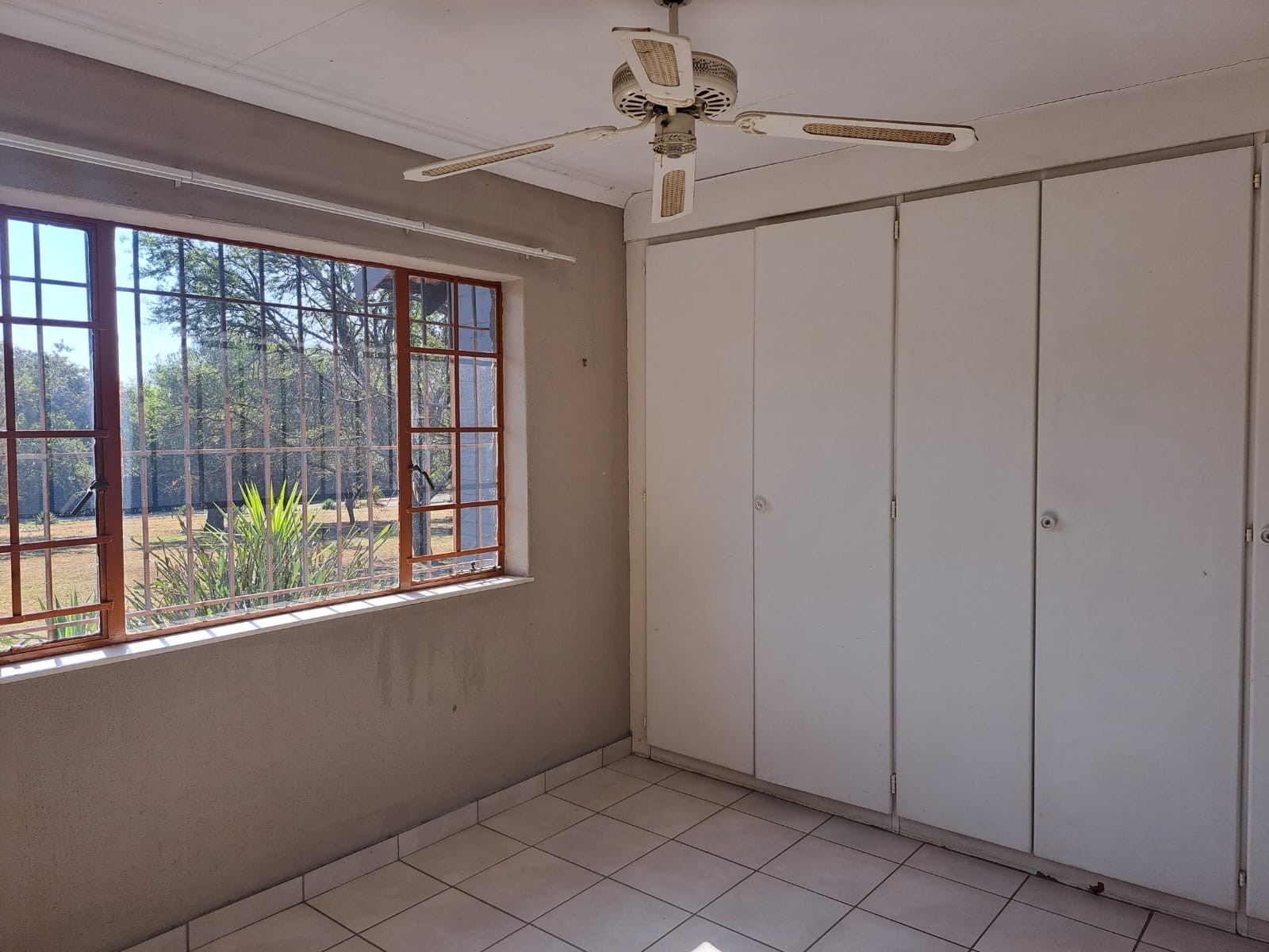 🐴 Enjoy Peaceful Country Living - Pet-Friendly 2-Bedroom House Near Cradlestone Mall
