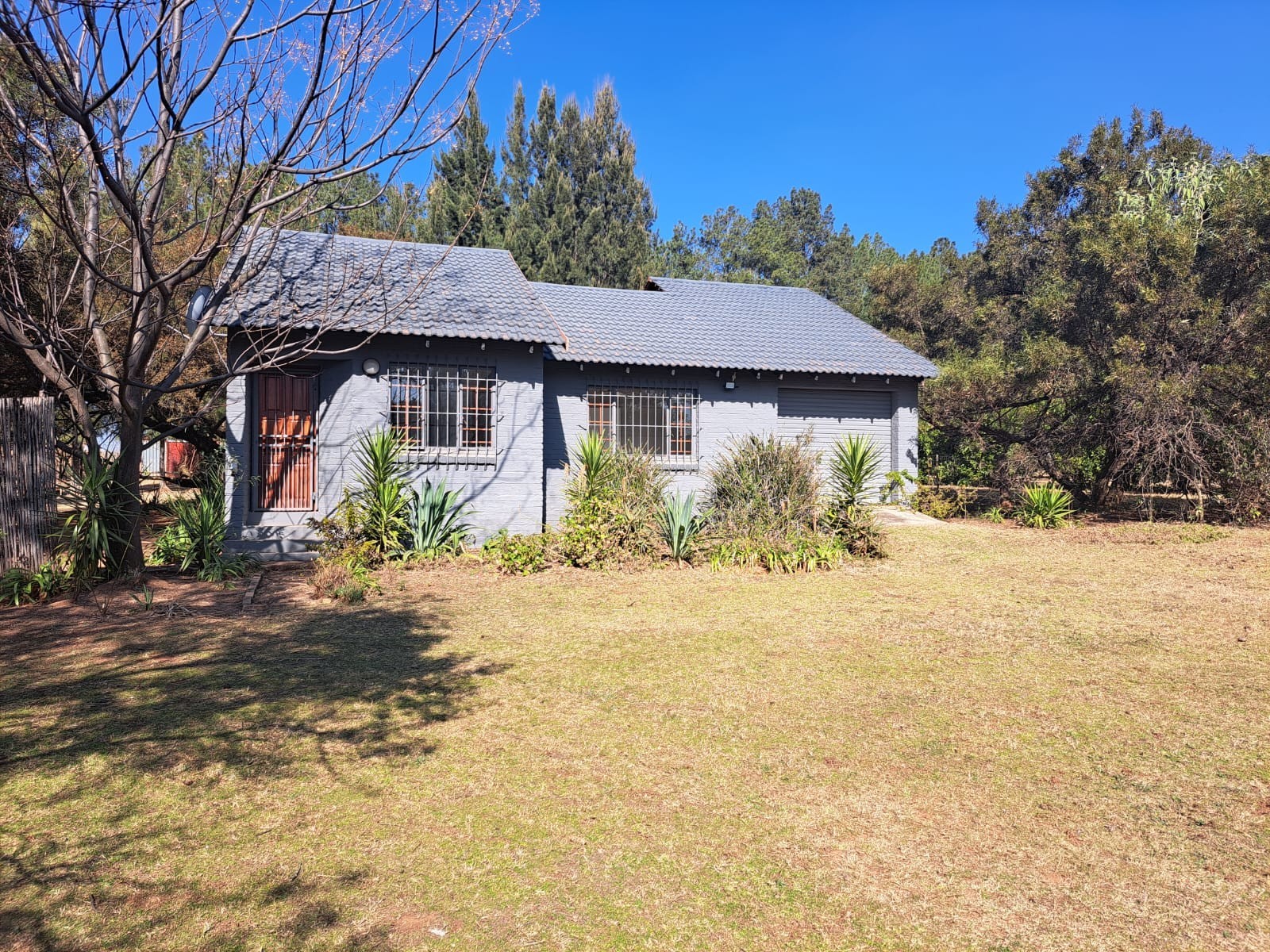 🐴 Enjoy Peaceful Country Living - Pet-Friendly 2-Bedroom House Near Cradlestone Mall