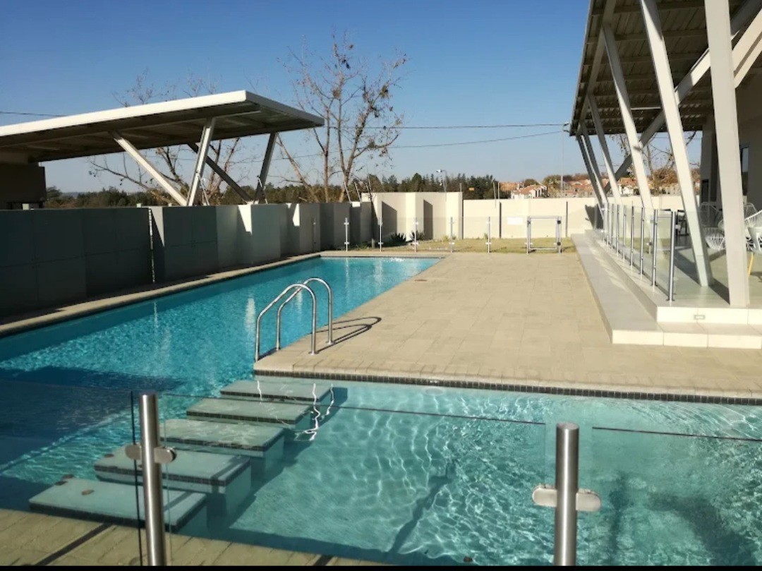Apartment For Sale in Broadacres, Sandton