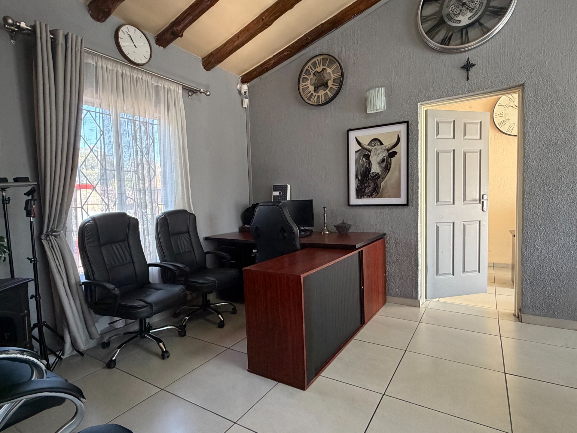 Stunning 4 Bedroom Home with a Flatlet For Sale in Brackendowns!