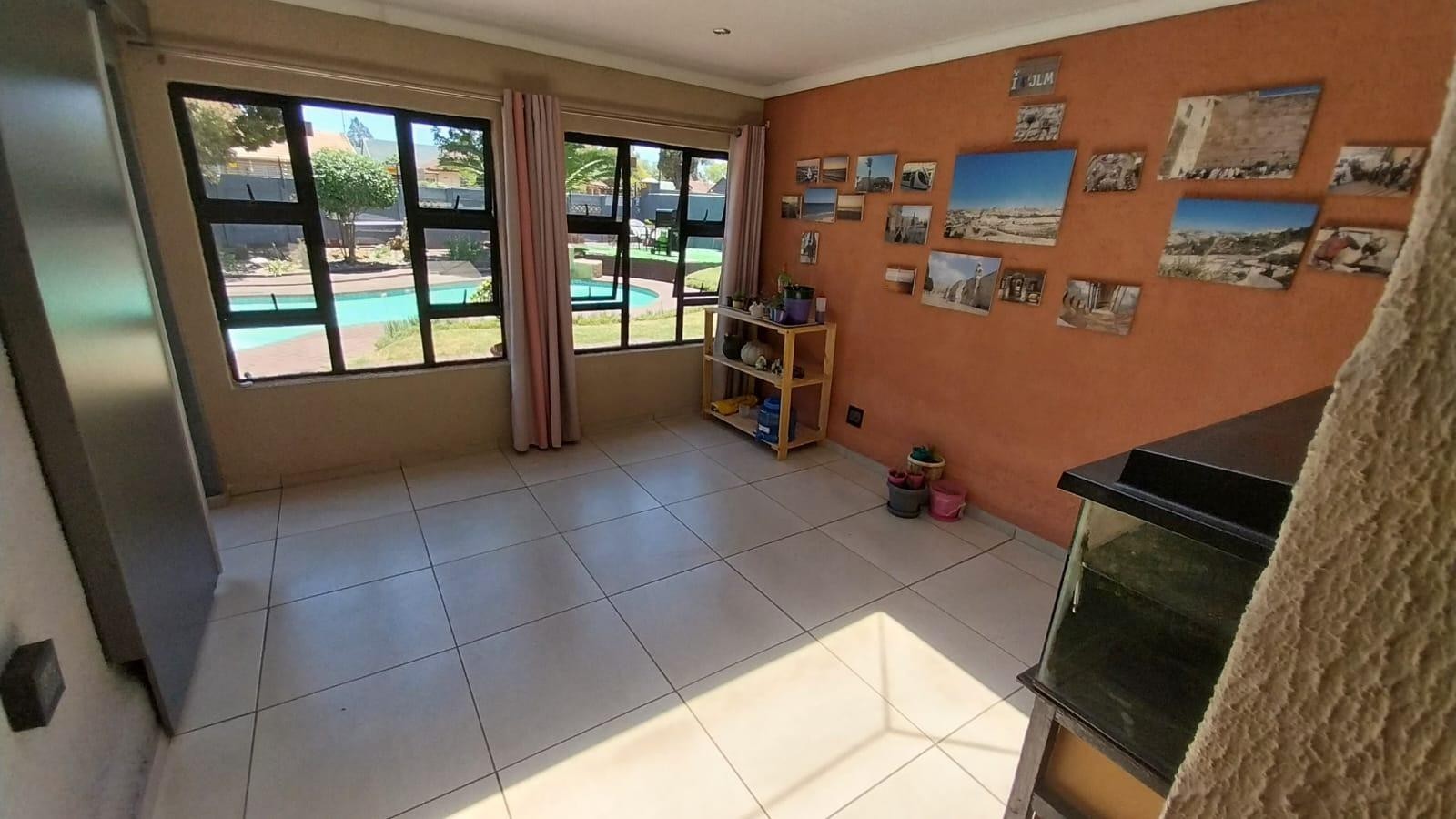 Stunning 4 Bedroom Home with a Flatlet For Sale in Brackendowns!