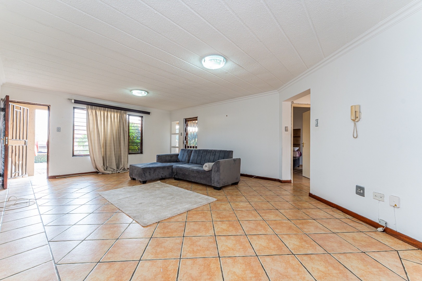 2 Bedroom Ground Floor Apartment For Sale in Morningside, Sandton