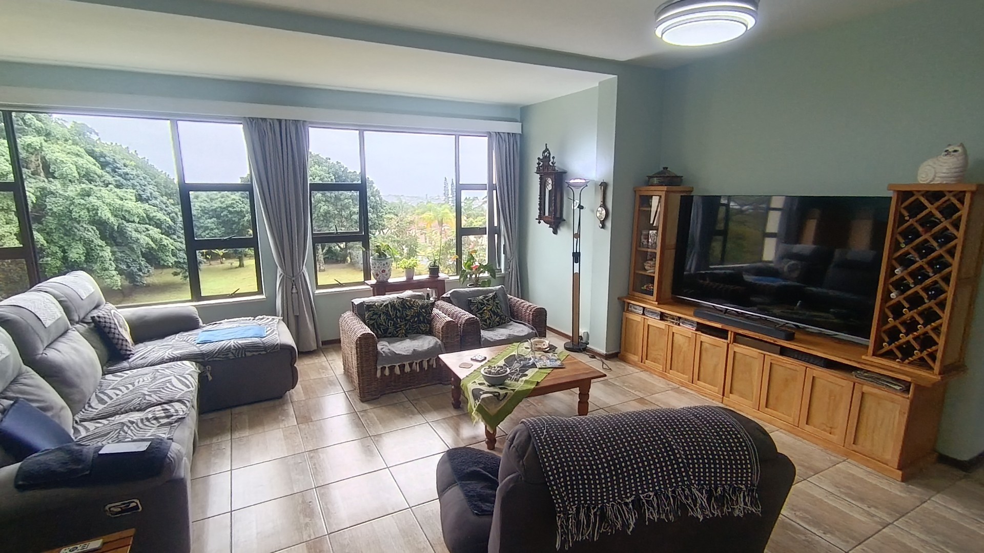 Charming Apartment For Sale in Margate, KwaZulu Natal