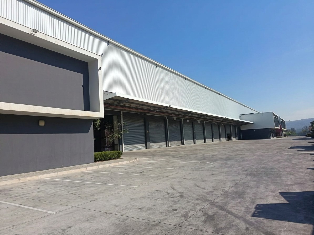 Warehouse to let in Cornubia