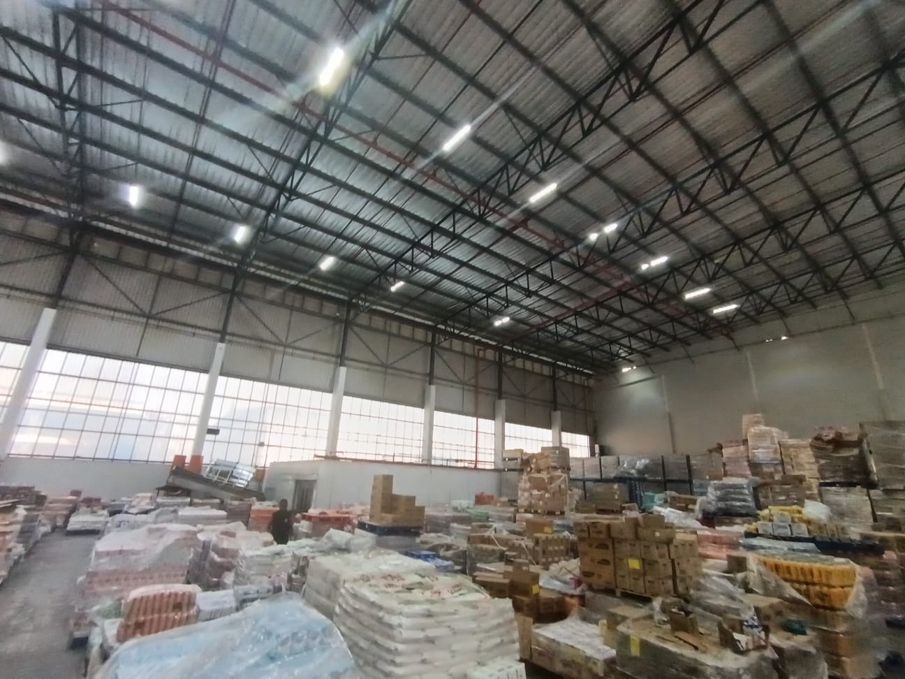 Warehouse to let in Cornubia