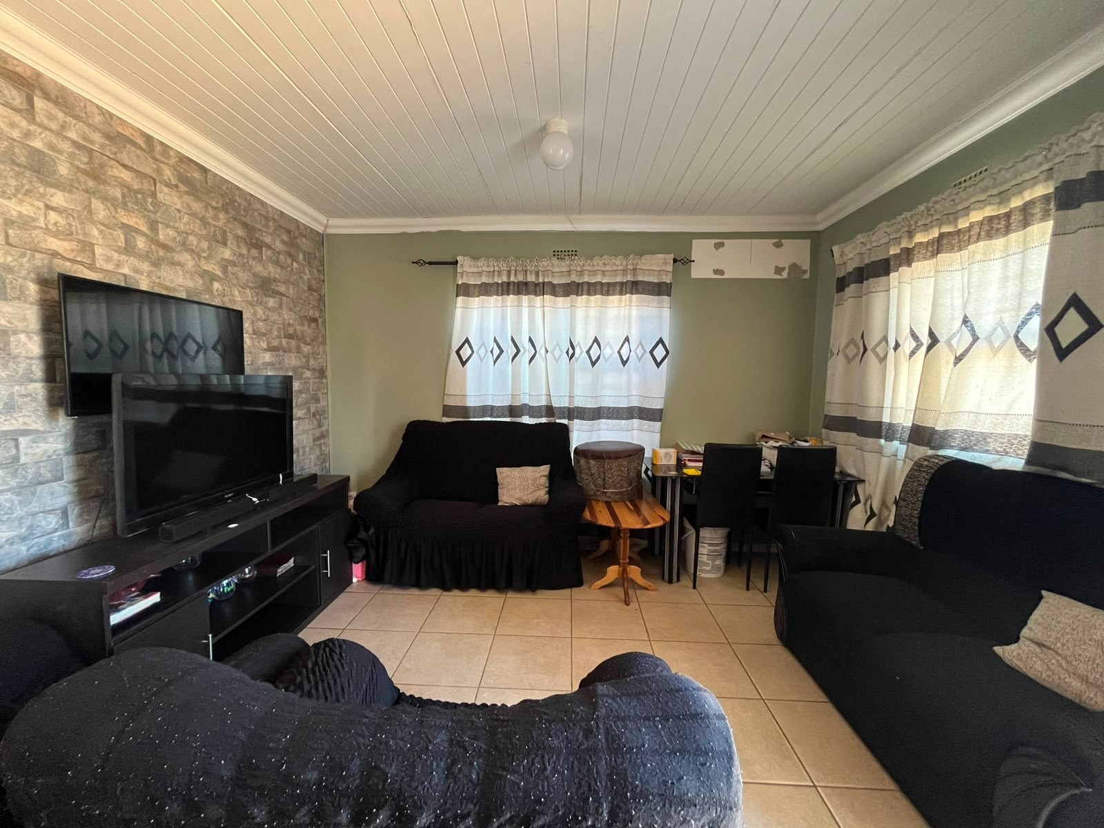 House For Sale in Groenheuwel, Paarl