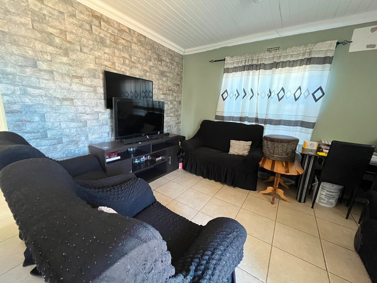 House For Sale in Groenheuwel, Paarl