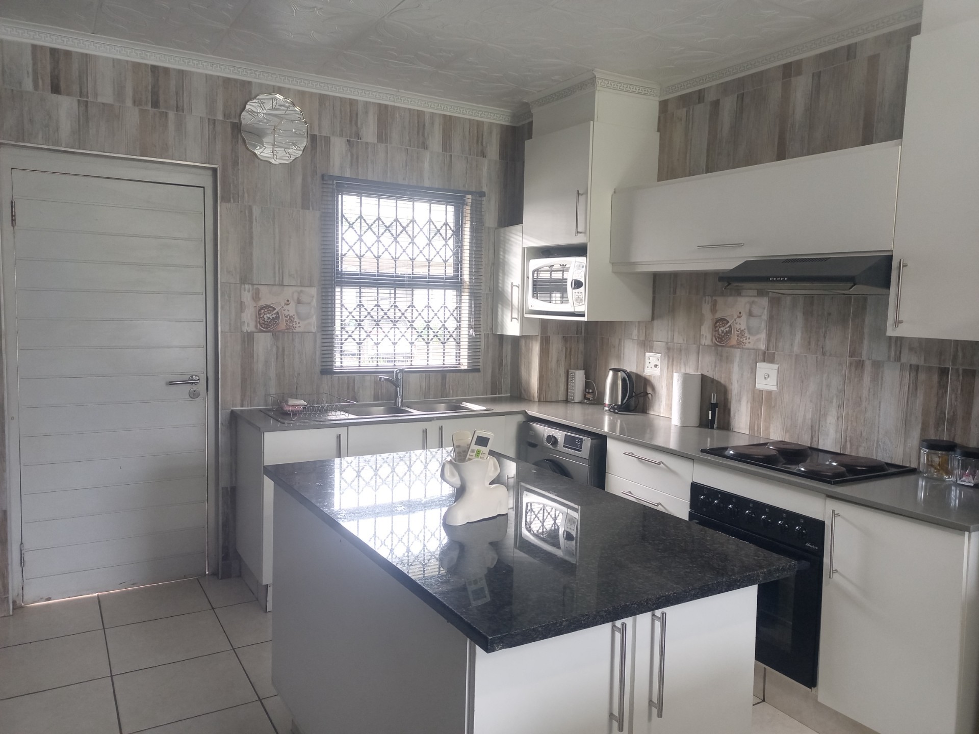 Elegant Fully Furnished 2-Bedroom Apartment with Private Garden