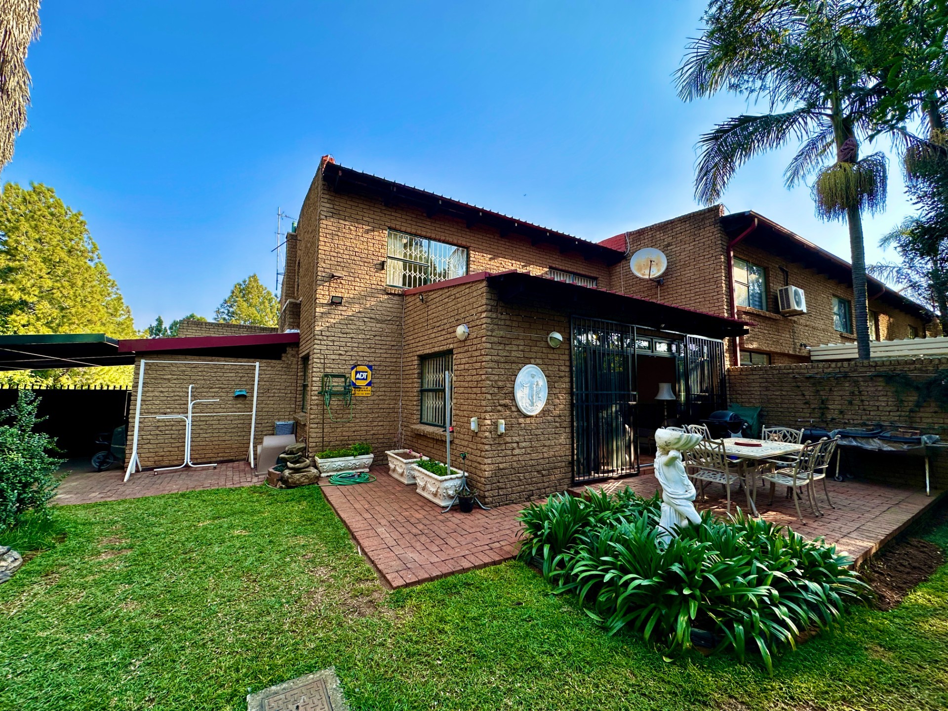 Townhouse For Sale in Val De Grace, Pretoria