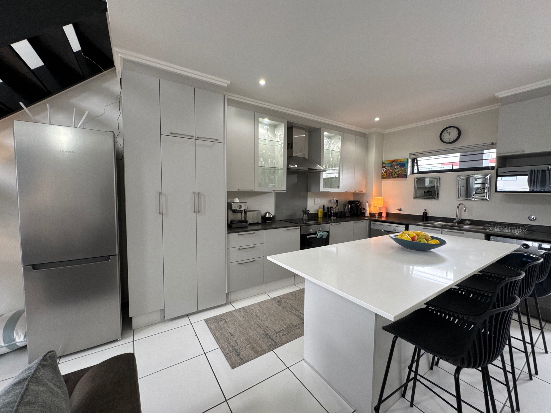 Apartment To Rent in Paulshof, Sandton