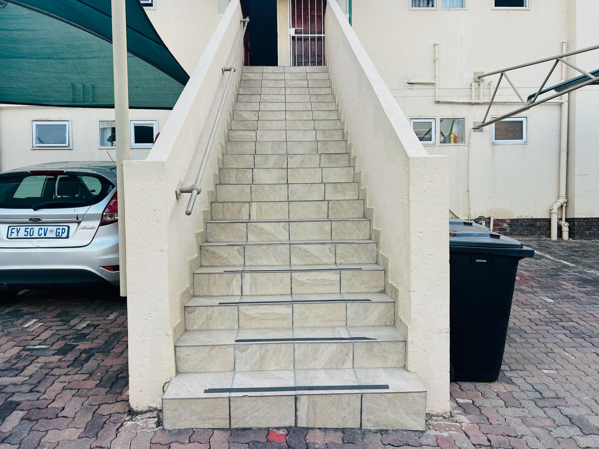 Apartment To Rent in Bromhof Randburg Gauteng