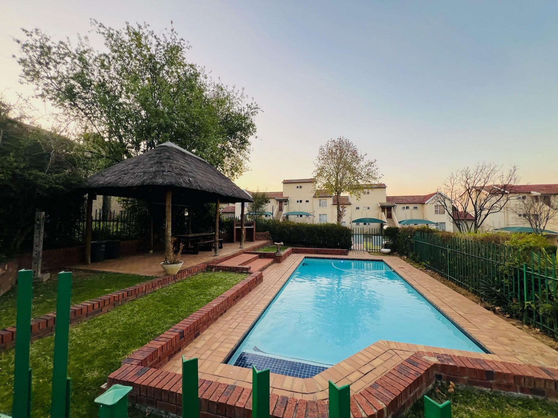 Apartment To Rent in Bromhof Randburg Gauteng