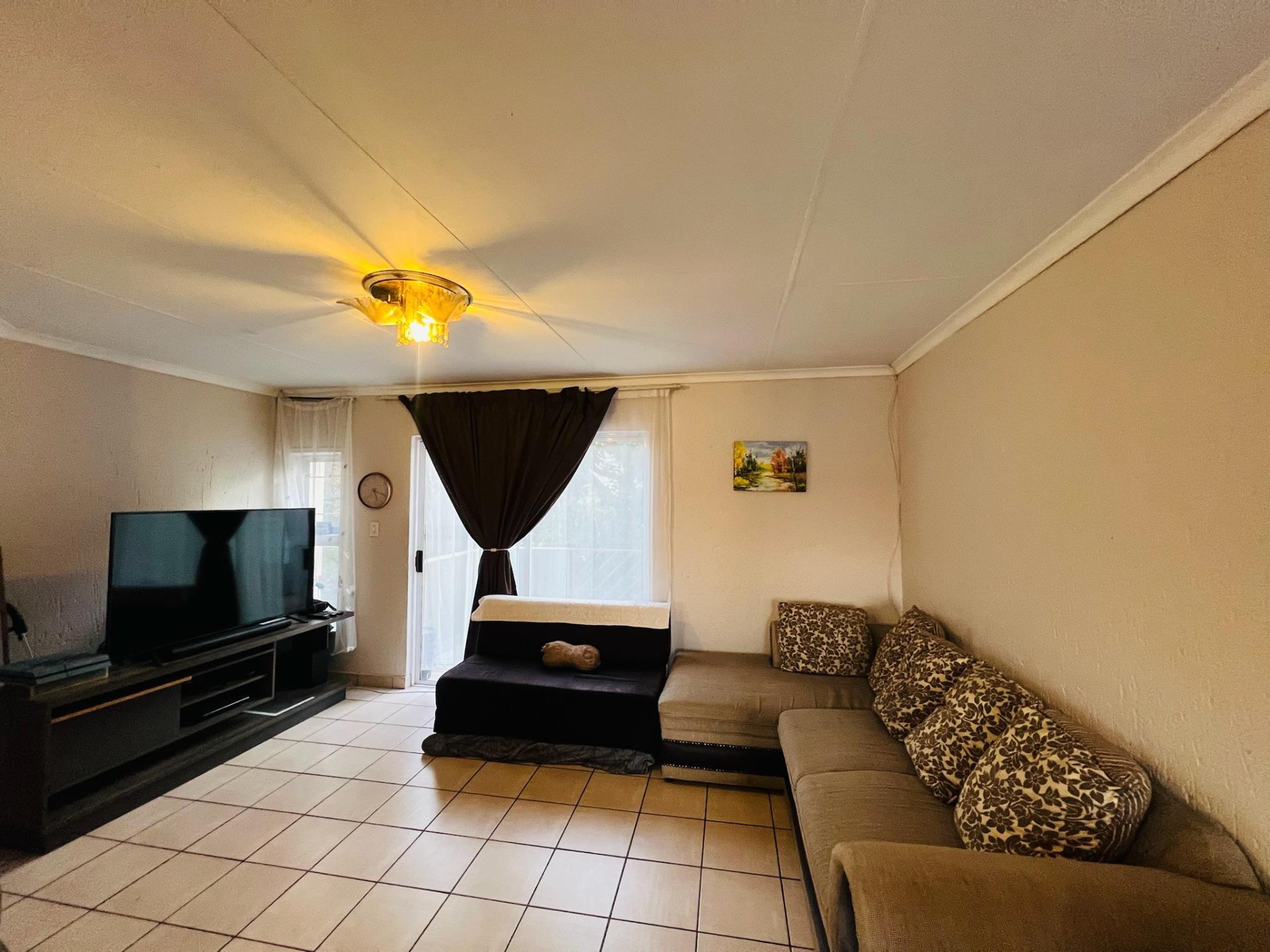 Apartment To Rent in Bromhof Randburg Gauteng