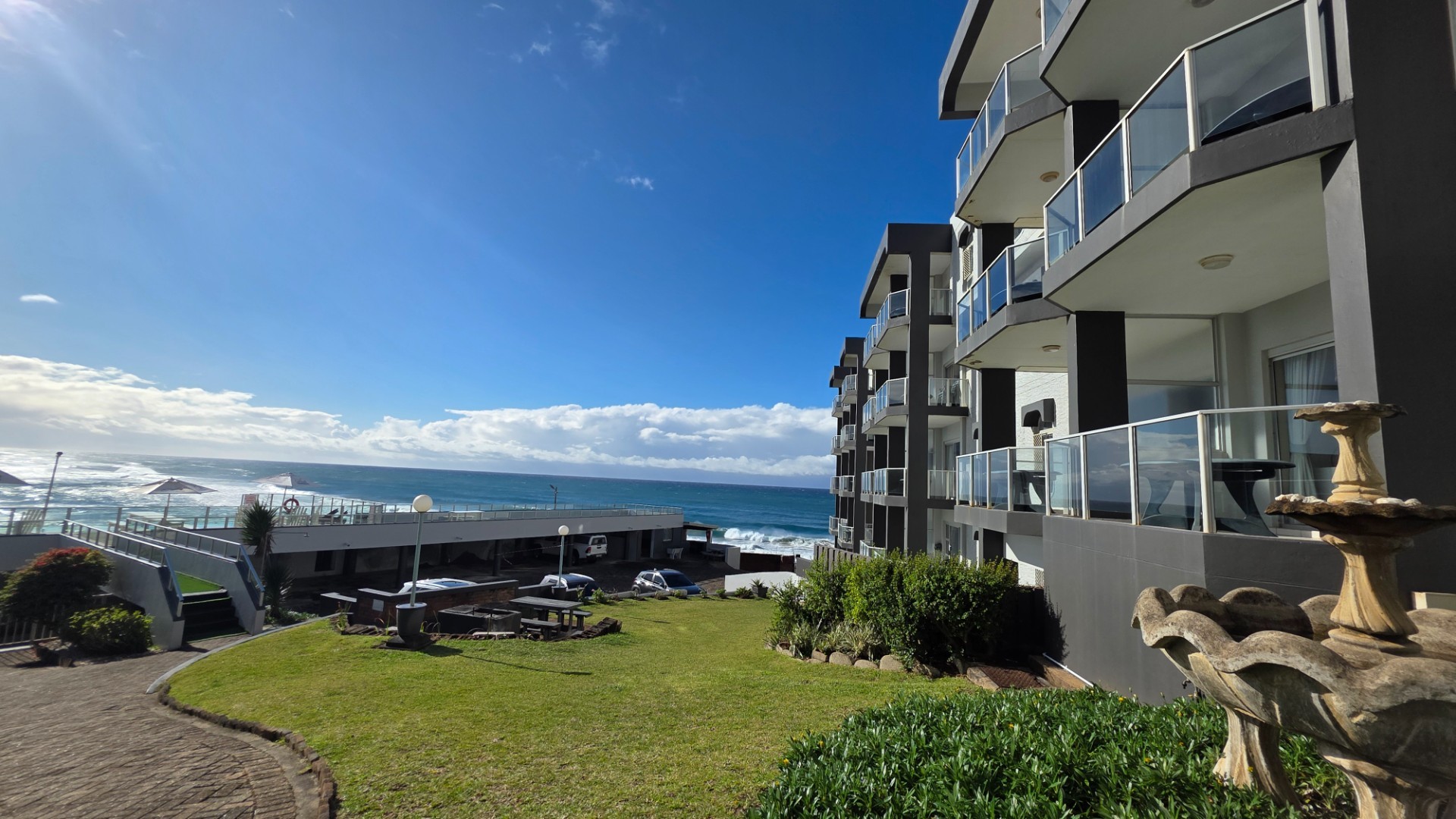 Beautiful 2 bedroom, 2 bathroom Beachfront Apartment For Sale in Margate, KwaZulu Natal