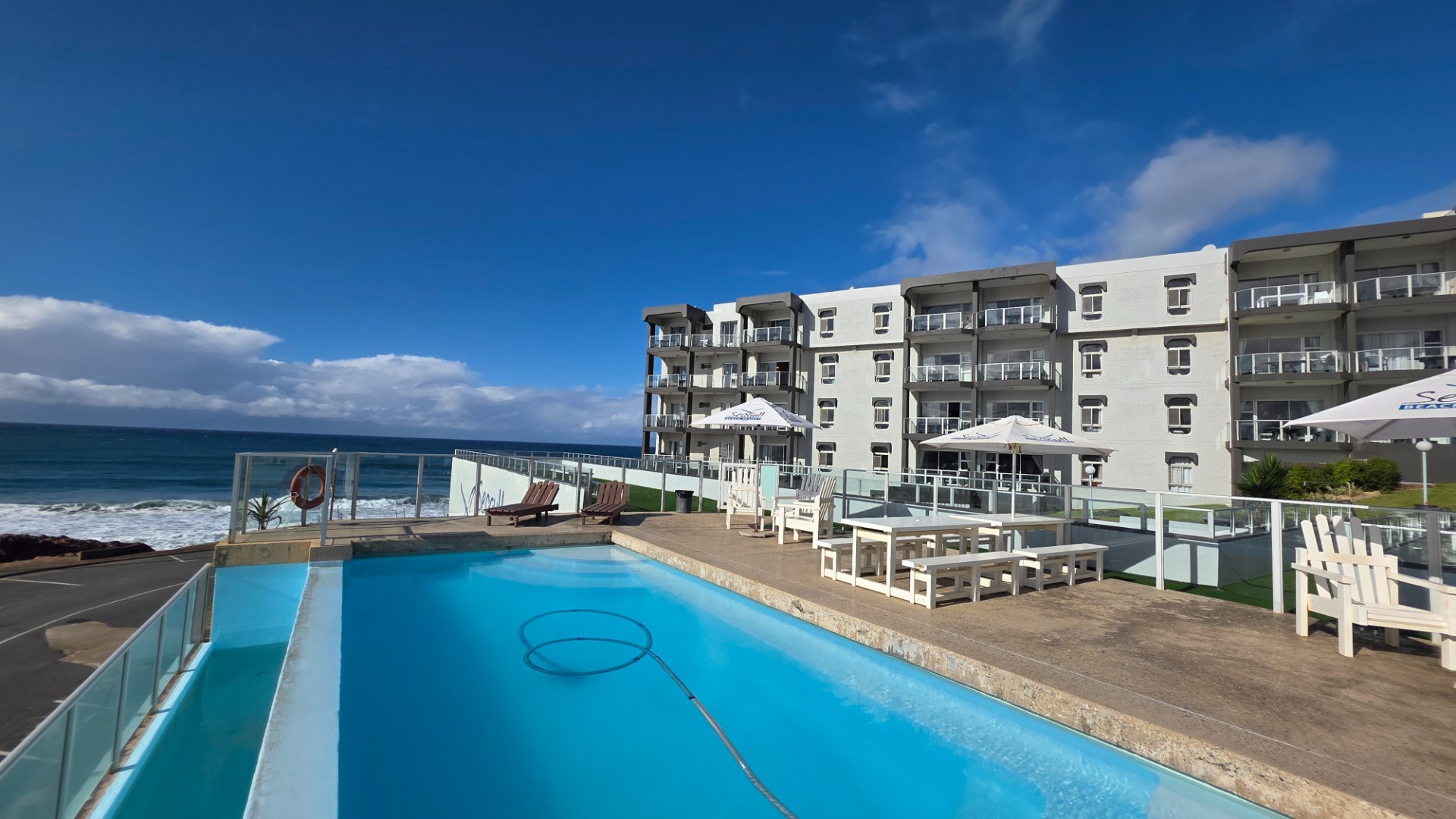 Beautiful 2 bedroom, 2 bathroom Beachfront Apartment For Sale in Margate, KwaZulu Natal