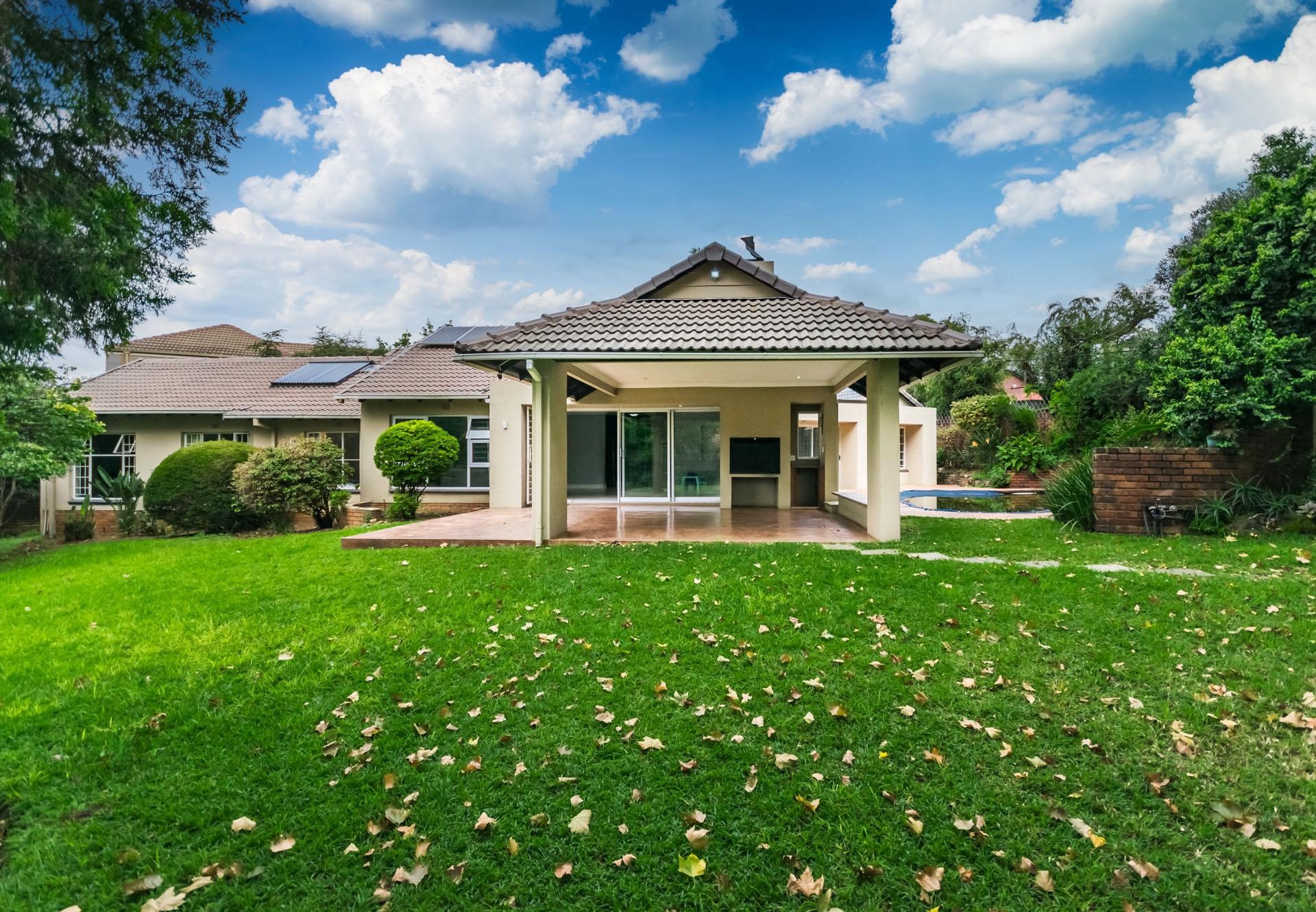 Spacious 4 bed, 3baths with a Flatlet for sale in Ferndale , Randburg