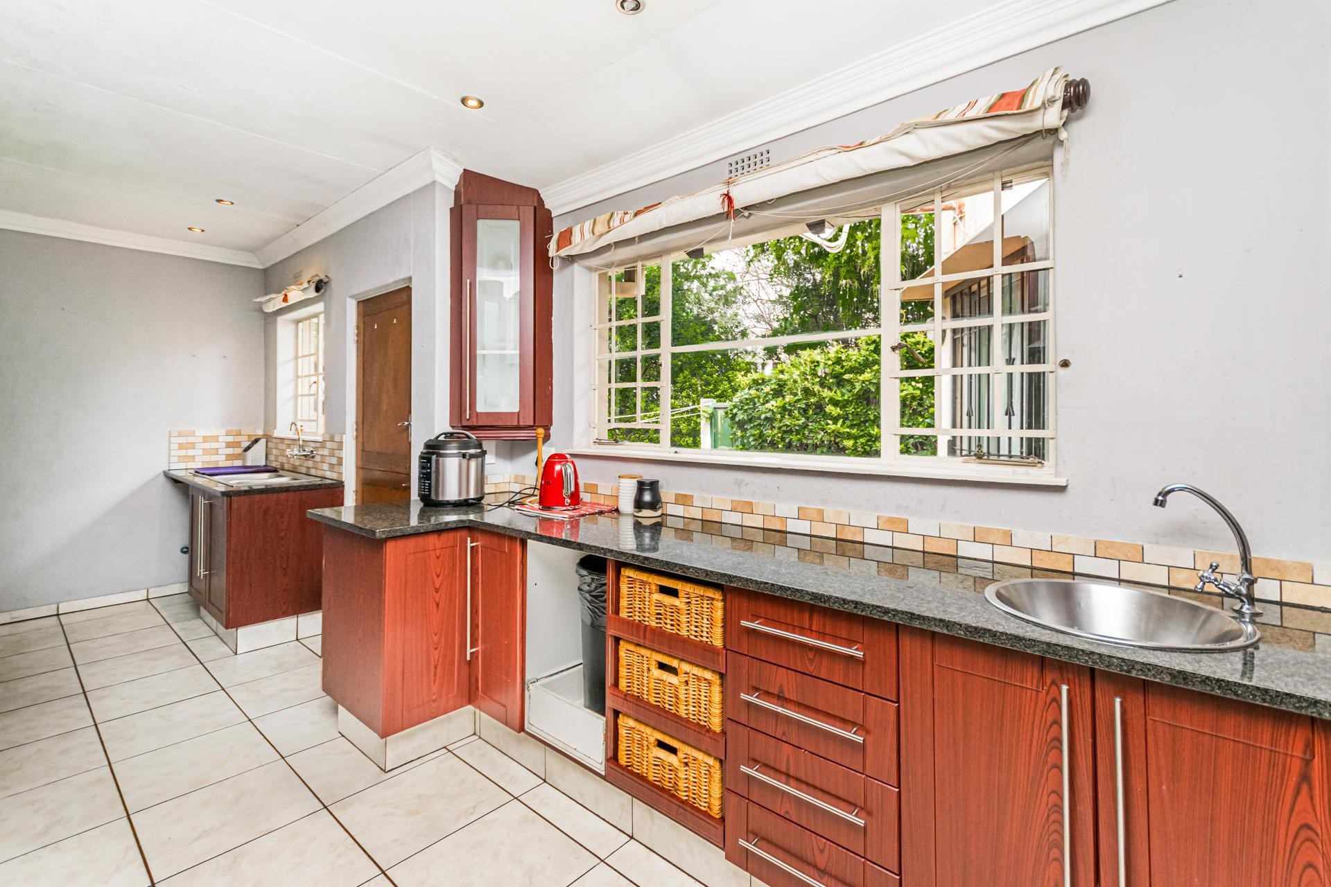 Spacious 4 bed, 3baths with a Flatlet for sale in Ferndale , Randburg