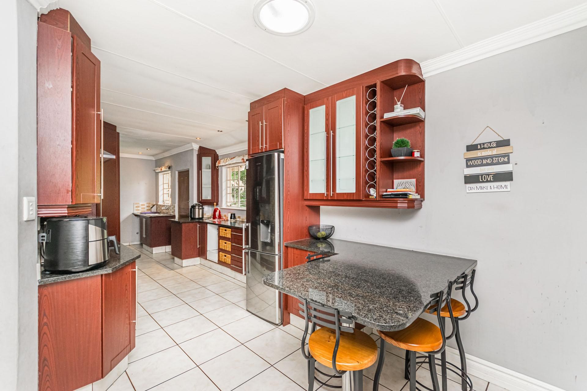Spacious 4 bed, 3baths with a Flatlet for sale in Ferndale , Randburg
