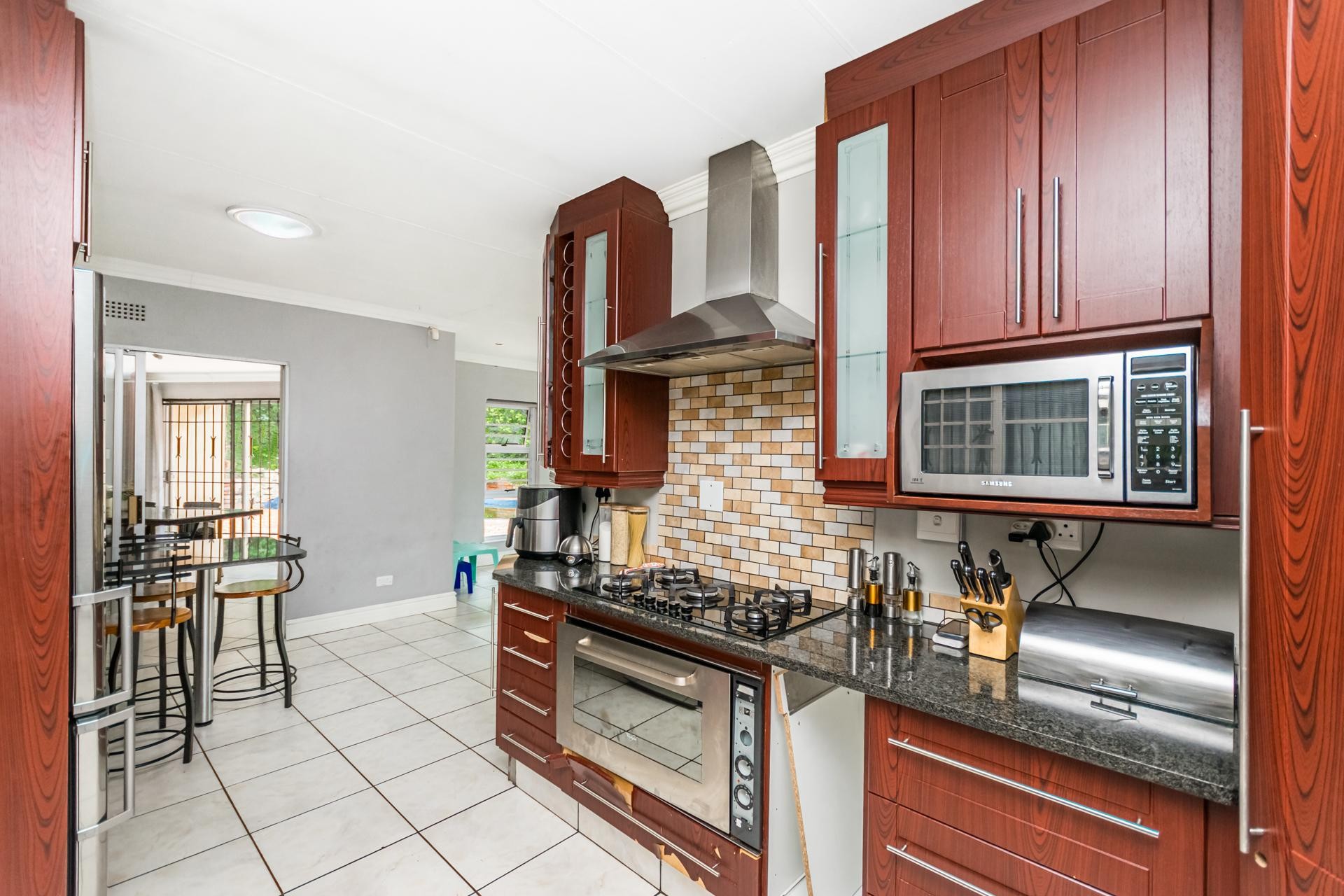 Spacious 4 bed, 3baths with a Flatlet for sale in Ferndale , Randburg