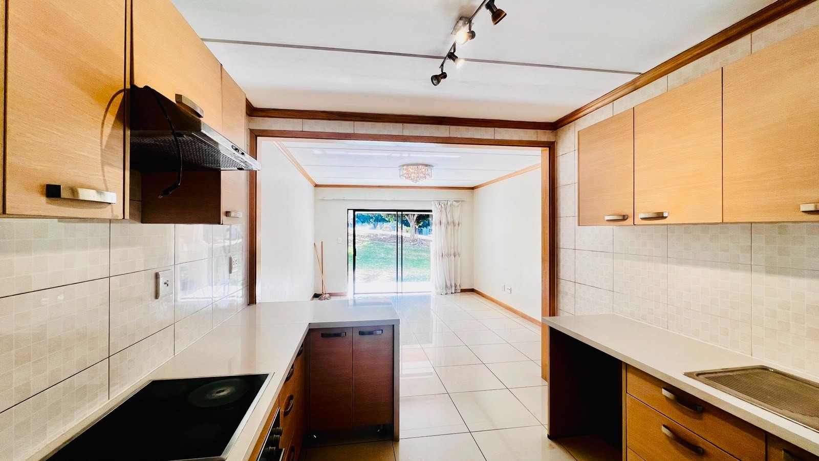 Apartment To Rent in Broadacres, Sandton