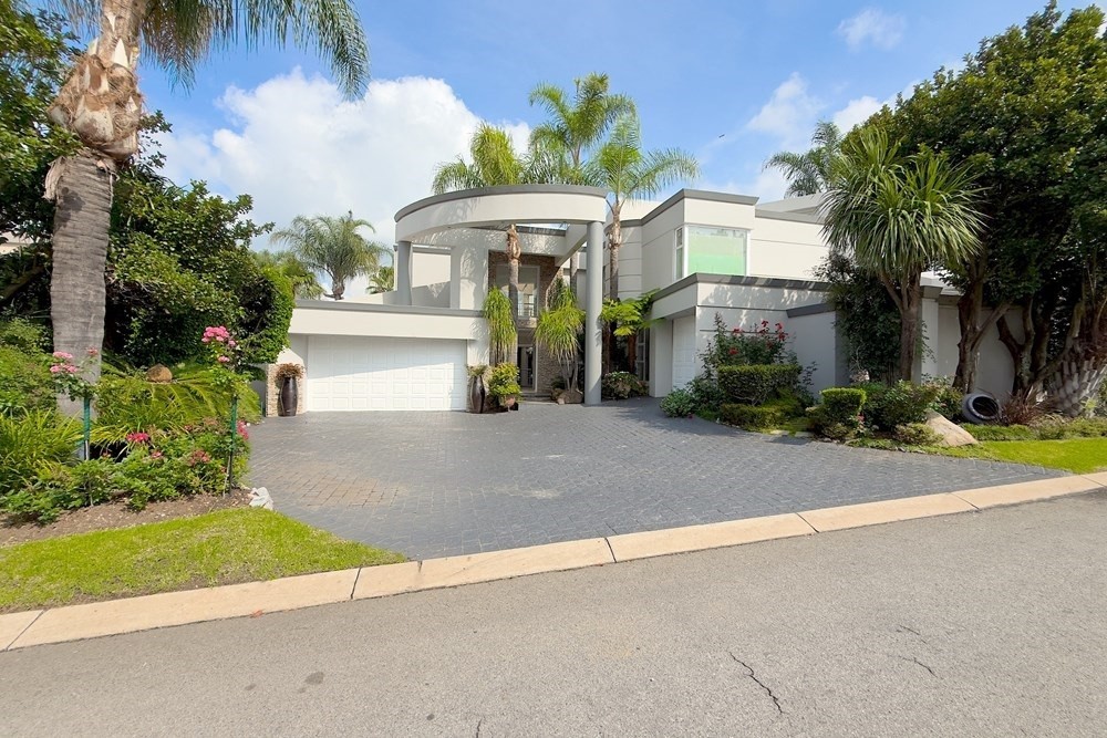 Exquisite Designer Residence with Basement in Prestigious Dainfern Golf Estate
