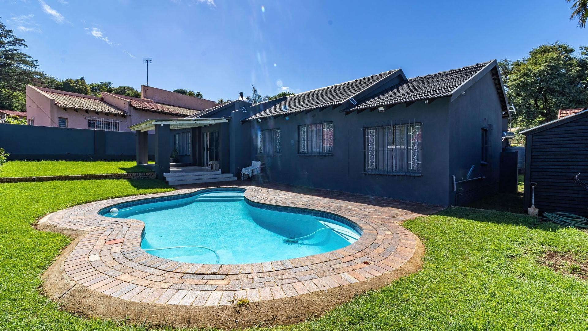 Modern Family Home witha Flatlet For Sale in Mulbarton!