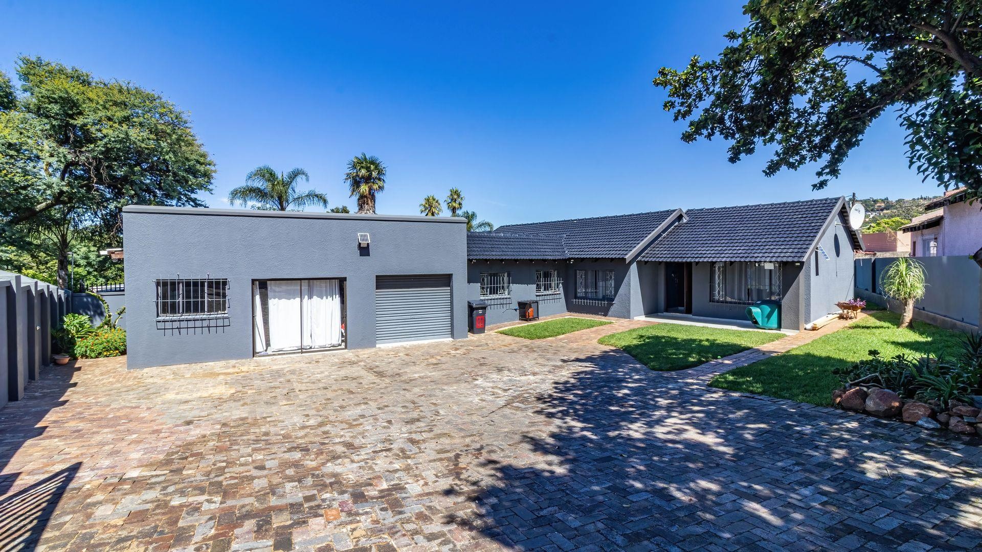 Modern Family Home witha Flatlet For Sale in Mulbarton!