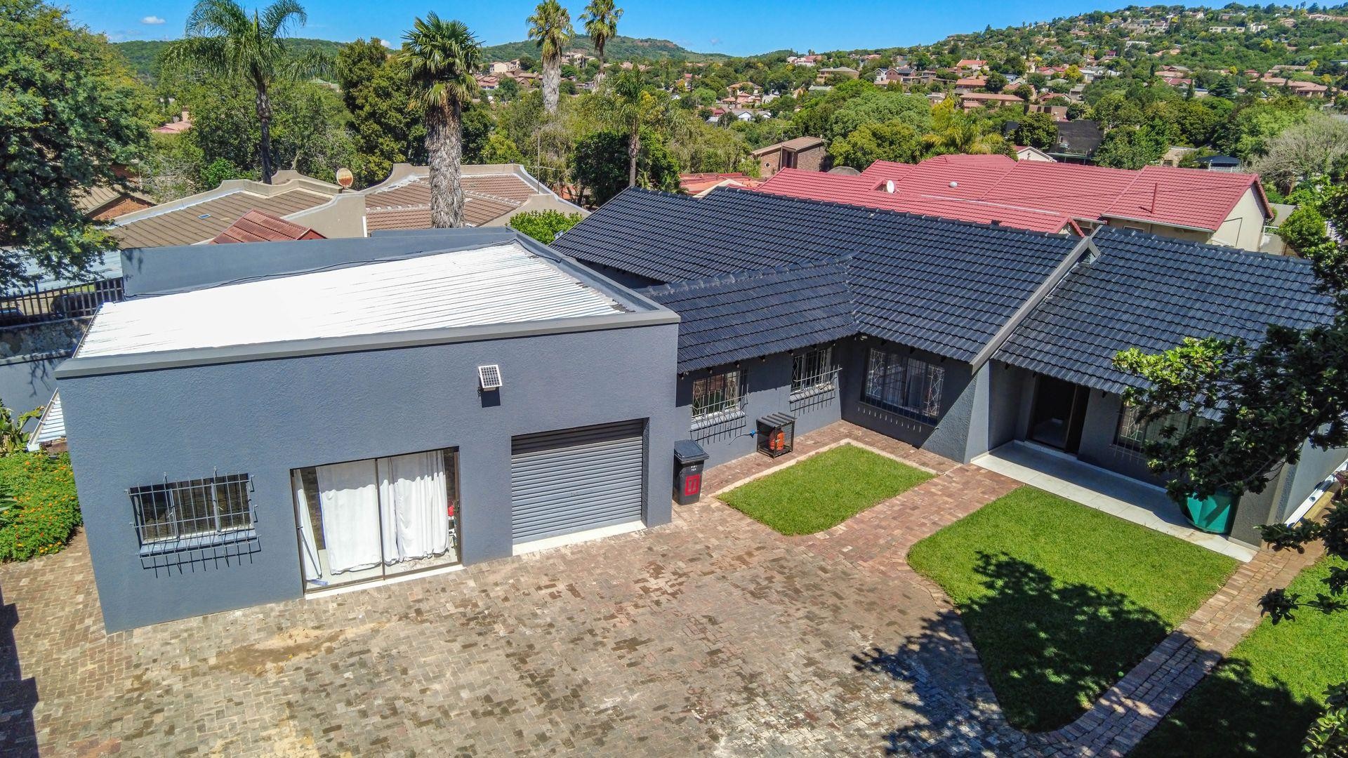 Modern Family Home witha Flatlet For Sale in Mulbarton!
