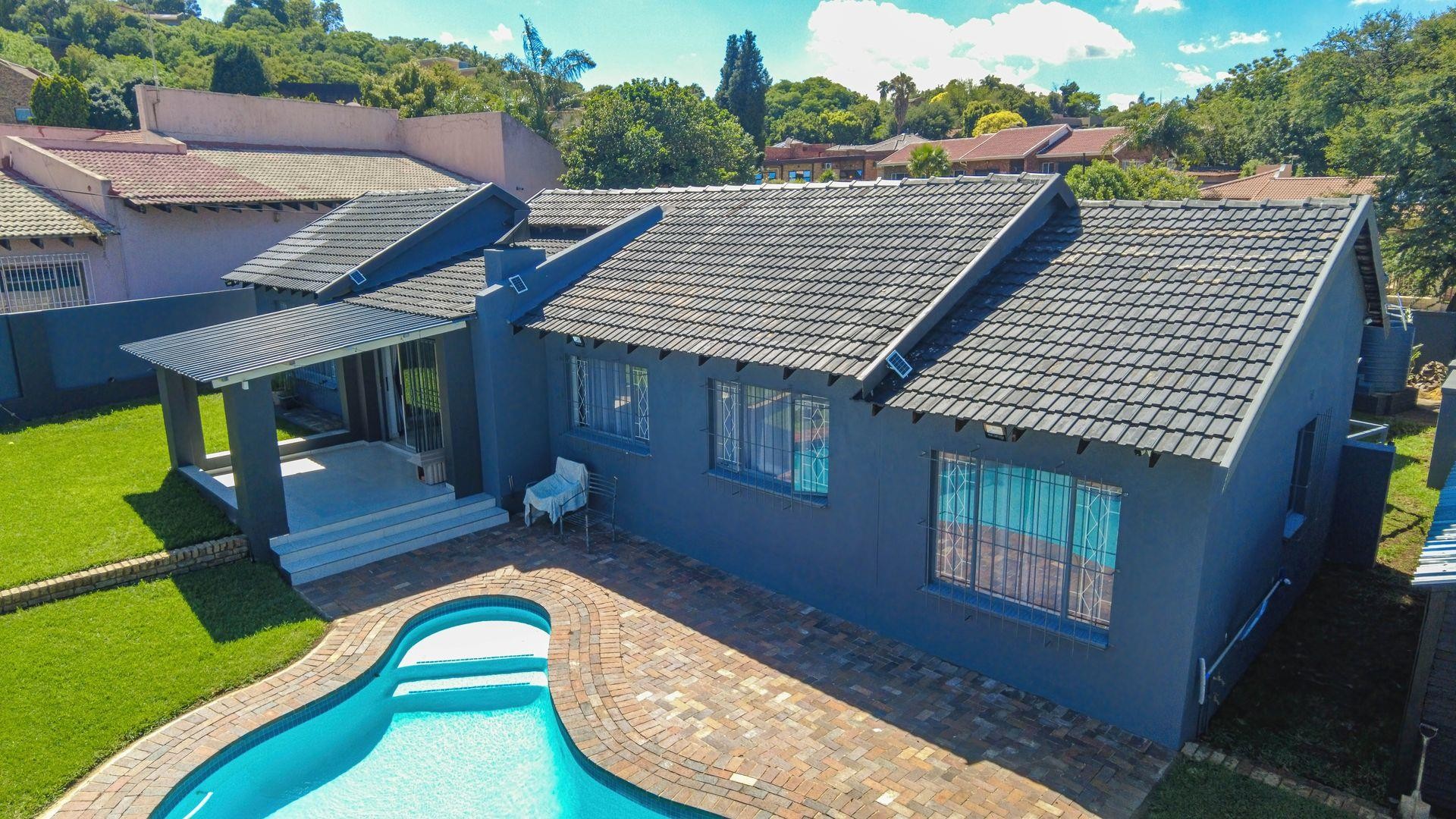 Modern Family Home witha Flatlet For Sale in Mulbarton!
