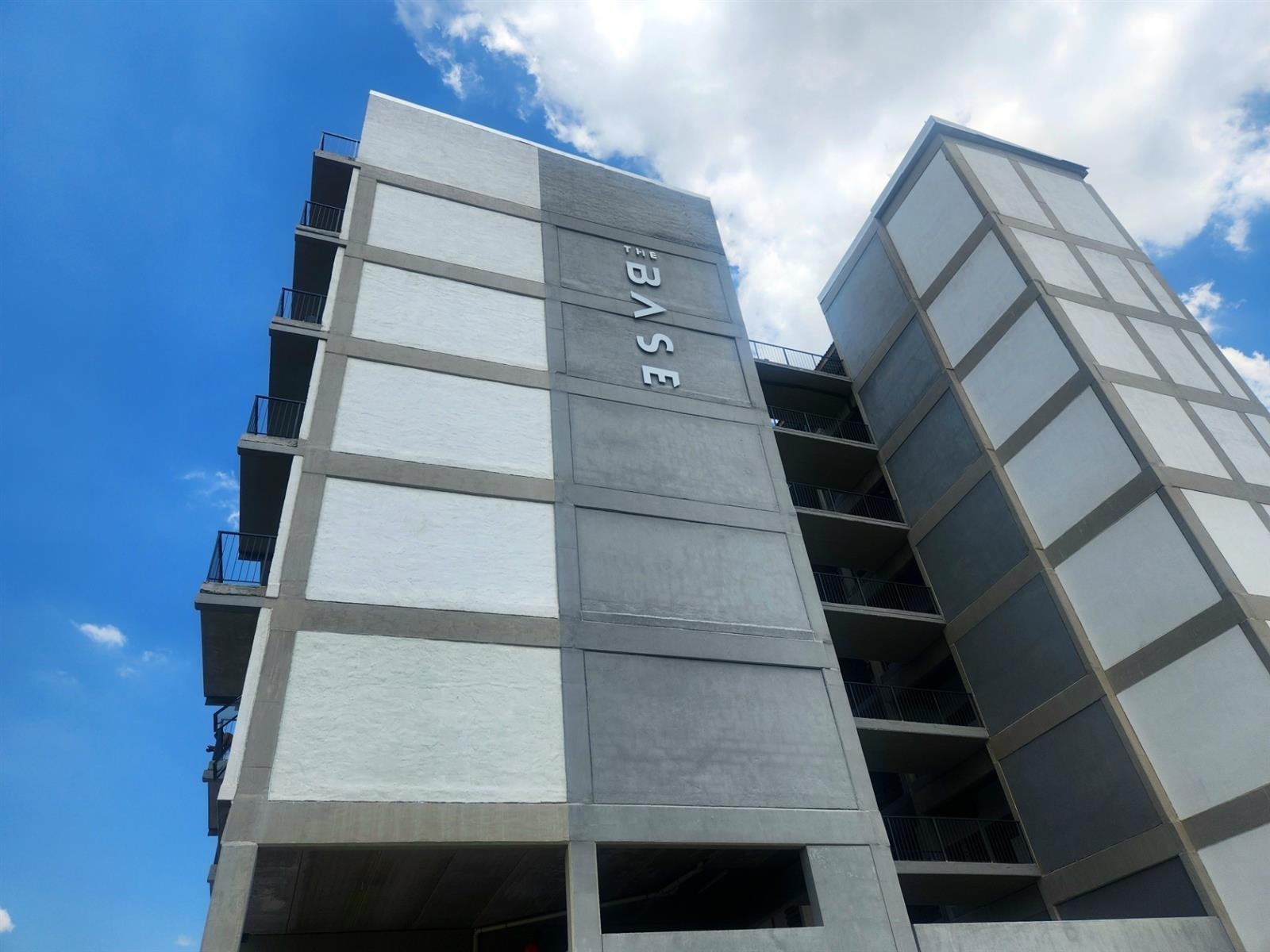 Immaculate Fully Furnished Bachelor's 7th Floor Apartment to Rent at The Base, Ferndale