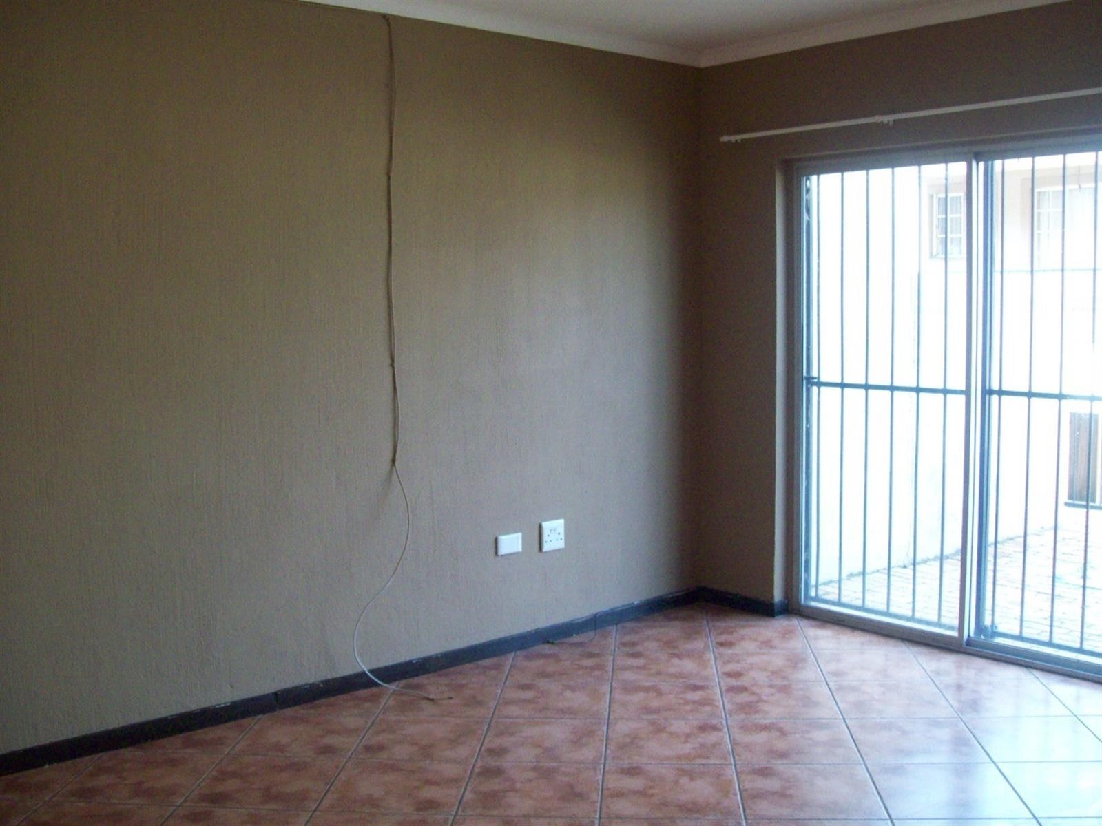 Apartment To Let in Wilgeheuwel, Roodepoort