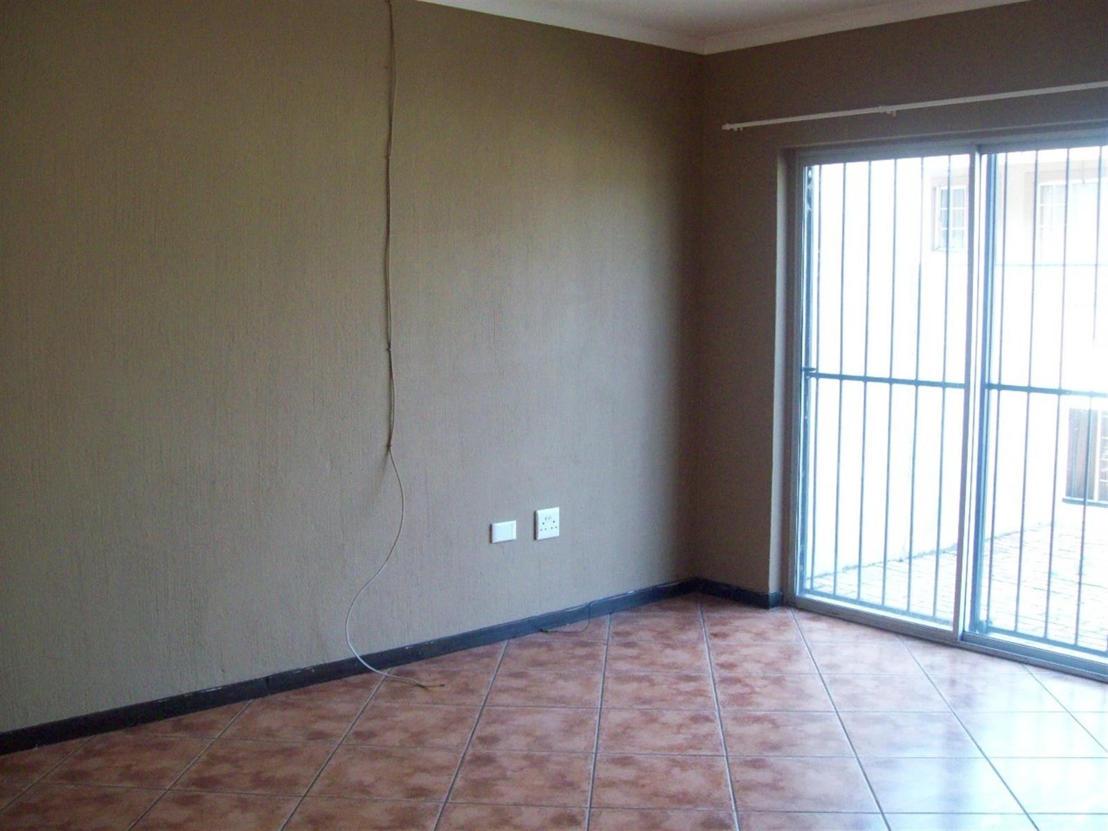 Apartment To Let in Wilgeheuwel, Roodepoort