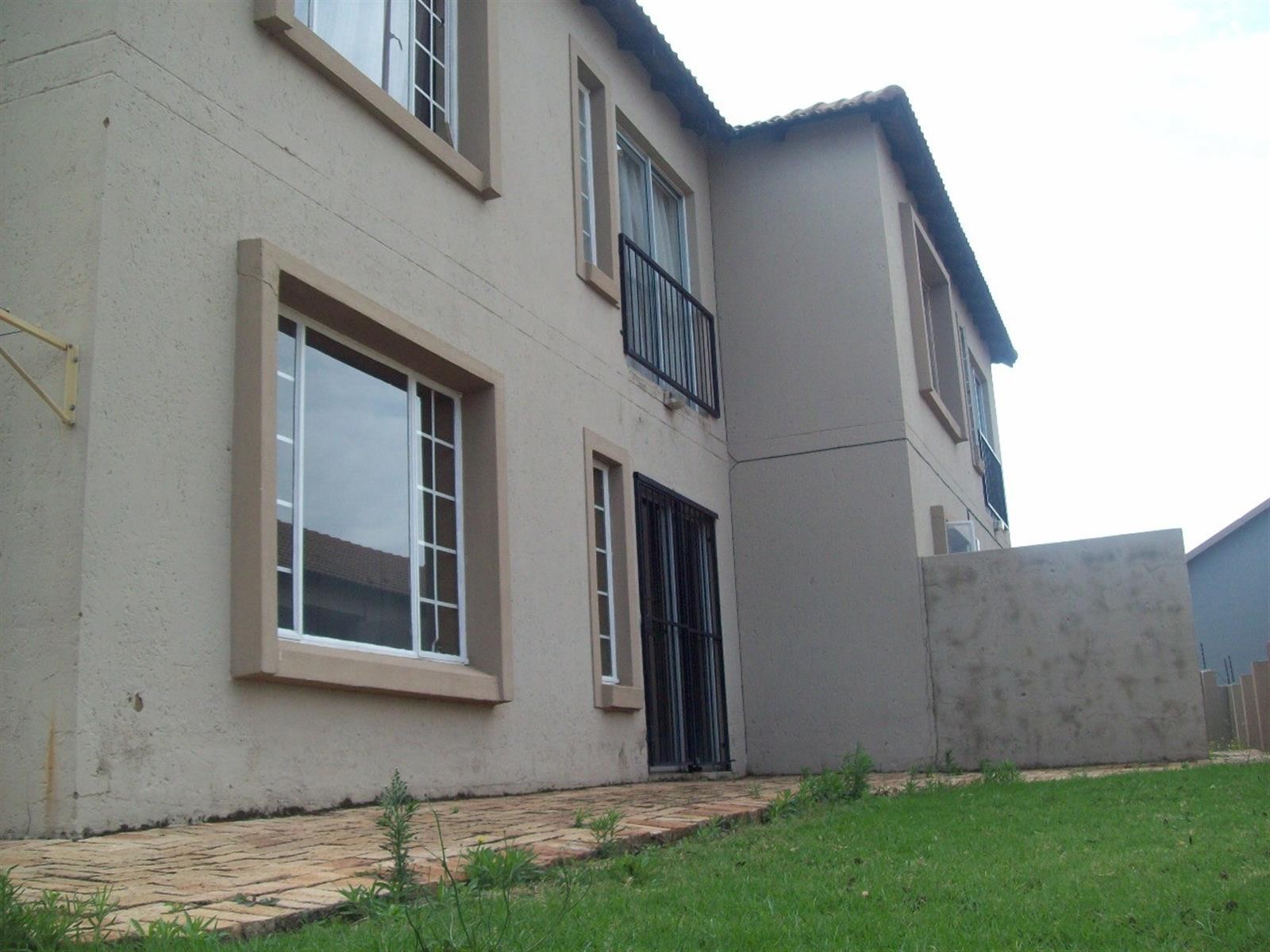 Apartment To Let in Wilgeheuwel, Roodepoort