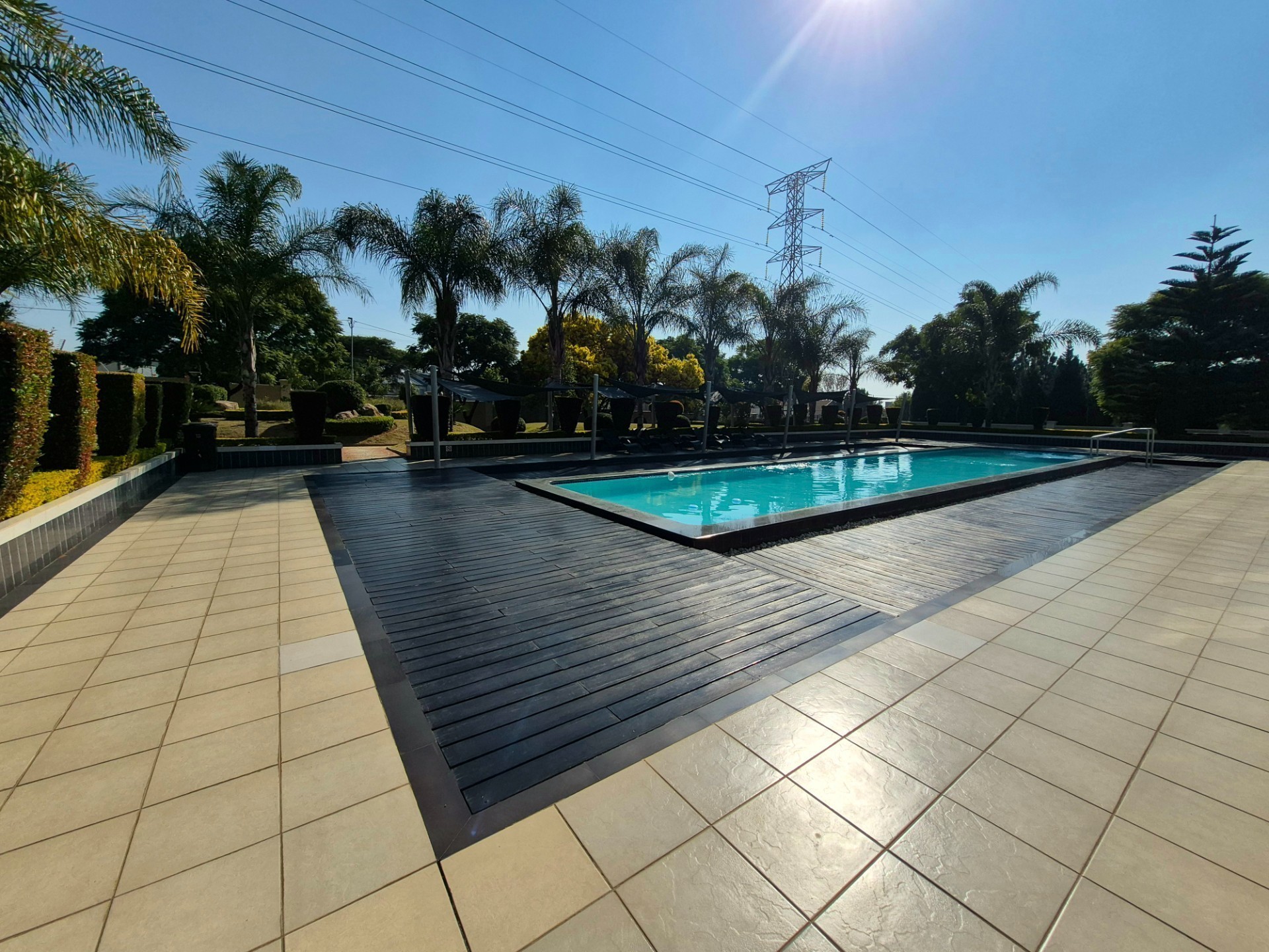 Modern 2 Bedroom, 2 Bathroom 1st Floor Apartment To Rent in Groveacres Estate, Kengies, Sandton