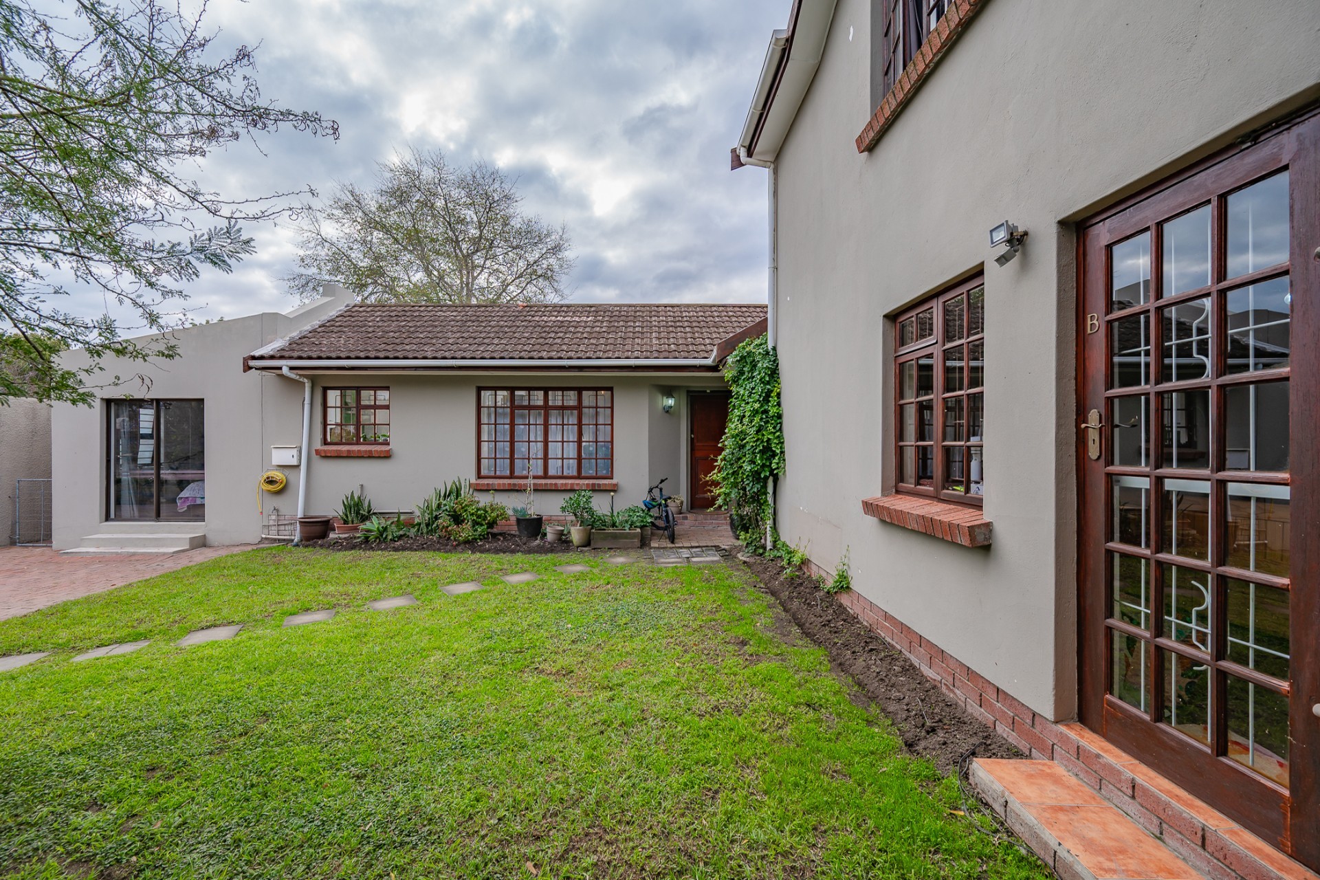 House For Sale in Martinville, Roundhay, Somerset West