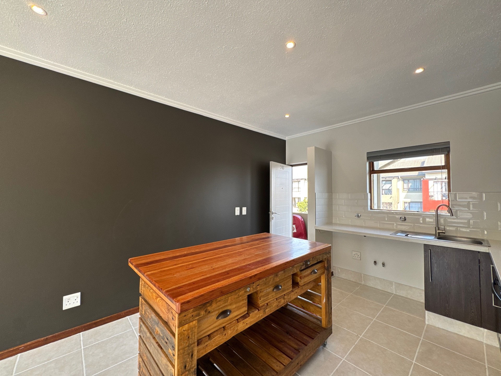 Apartment To Rent in Lonehill, Sandton