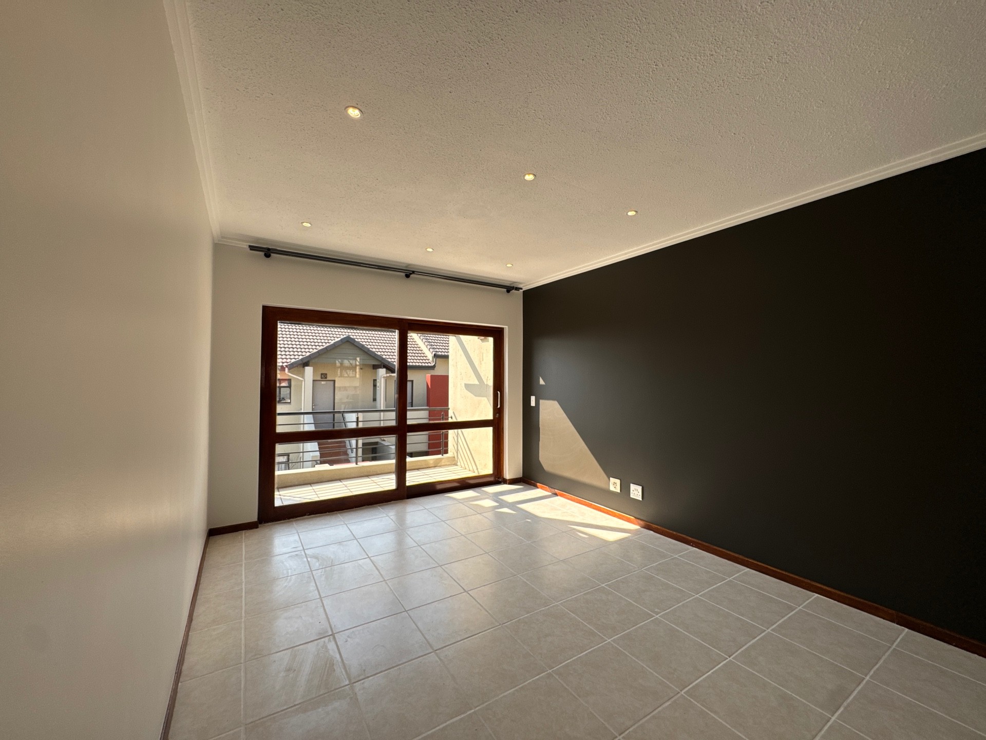Apartment To Rent in Lonehill, Sandton