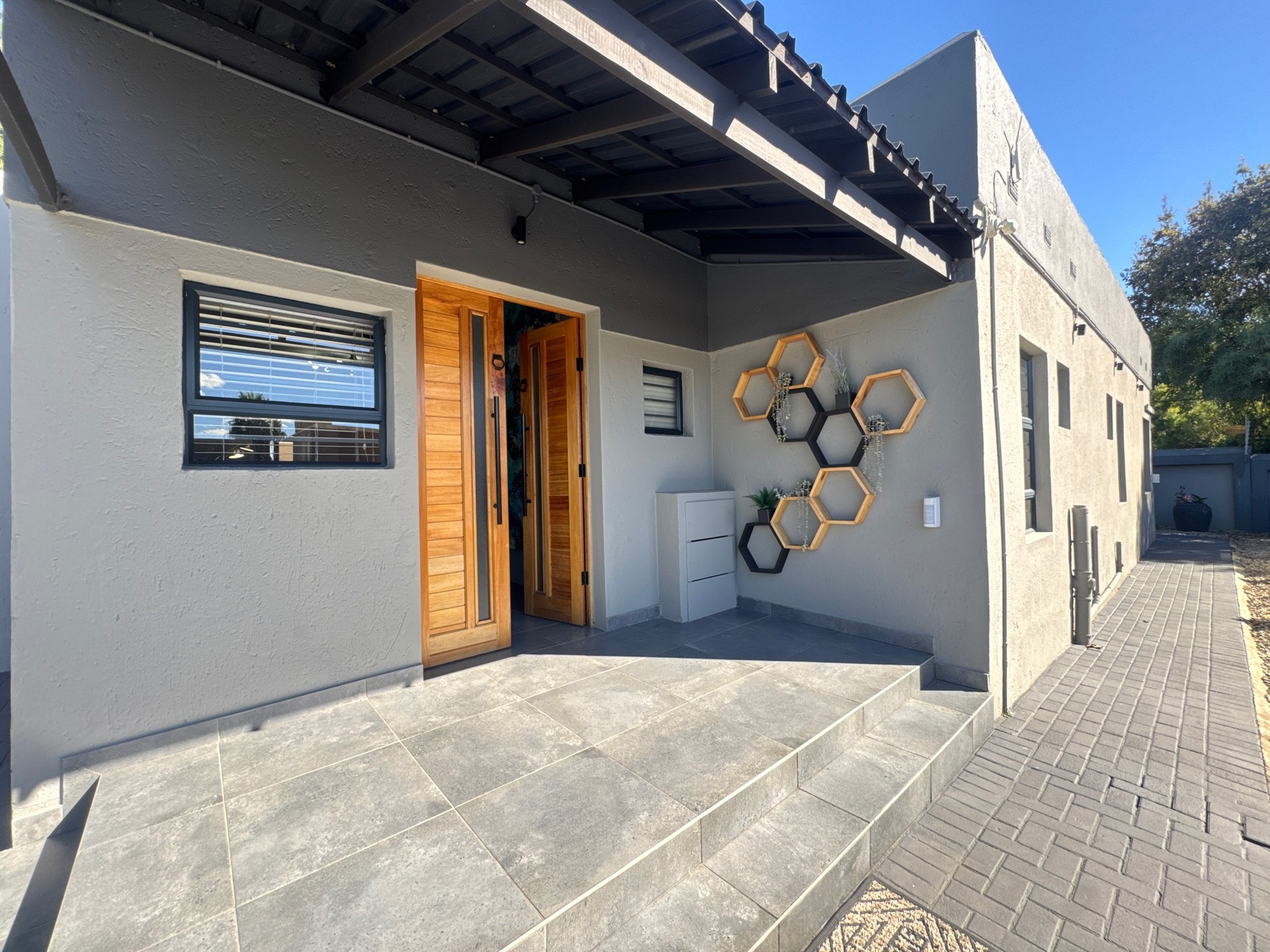 House For Sale in Paulshof, Sandton