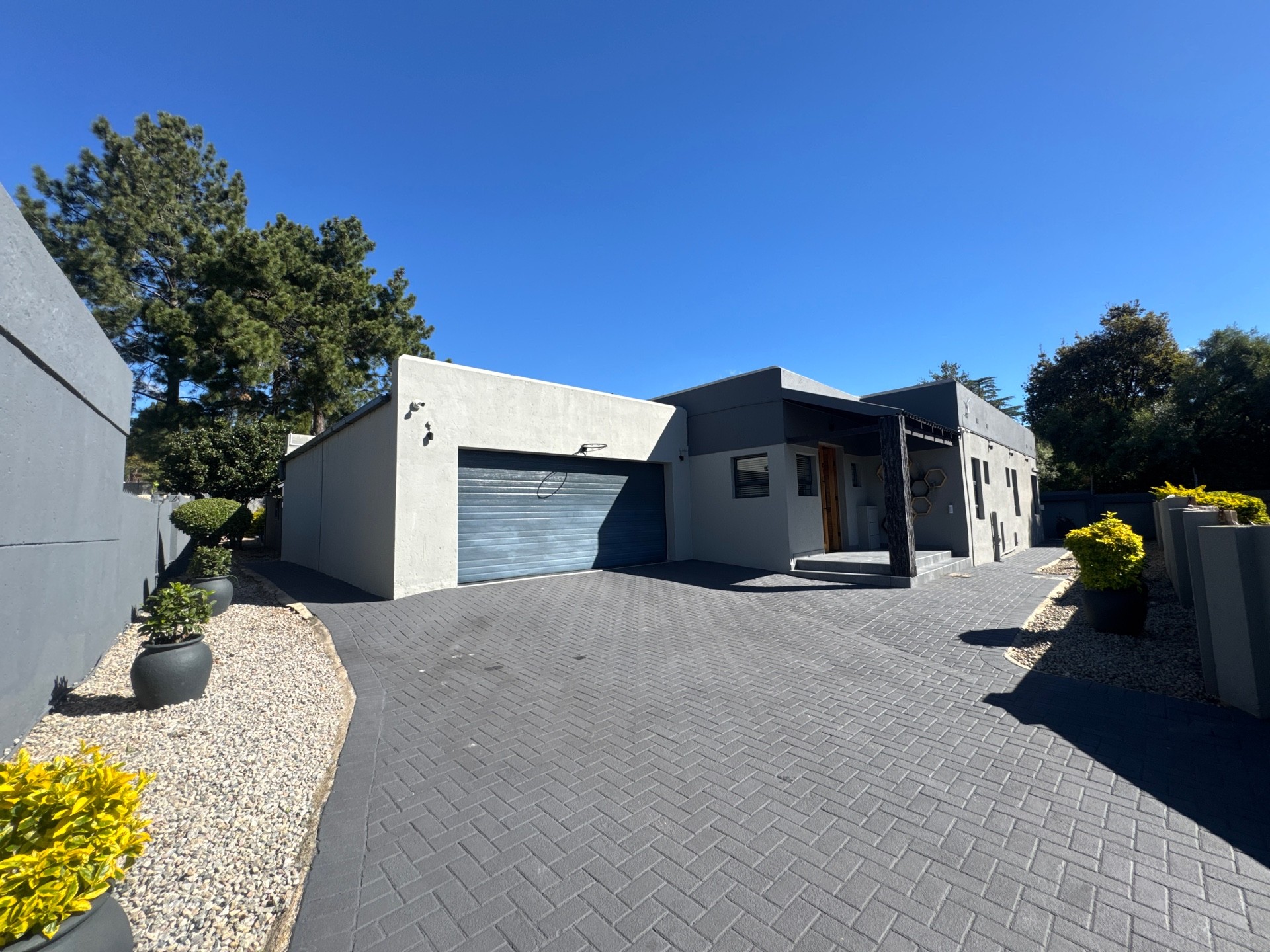 House For Sale in Paulshof, Sandton