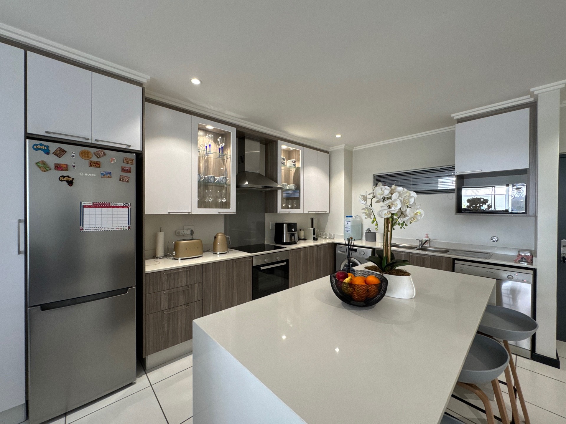 Apartment For Sale in Paulshof, Sandton