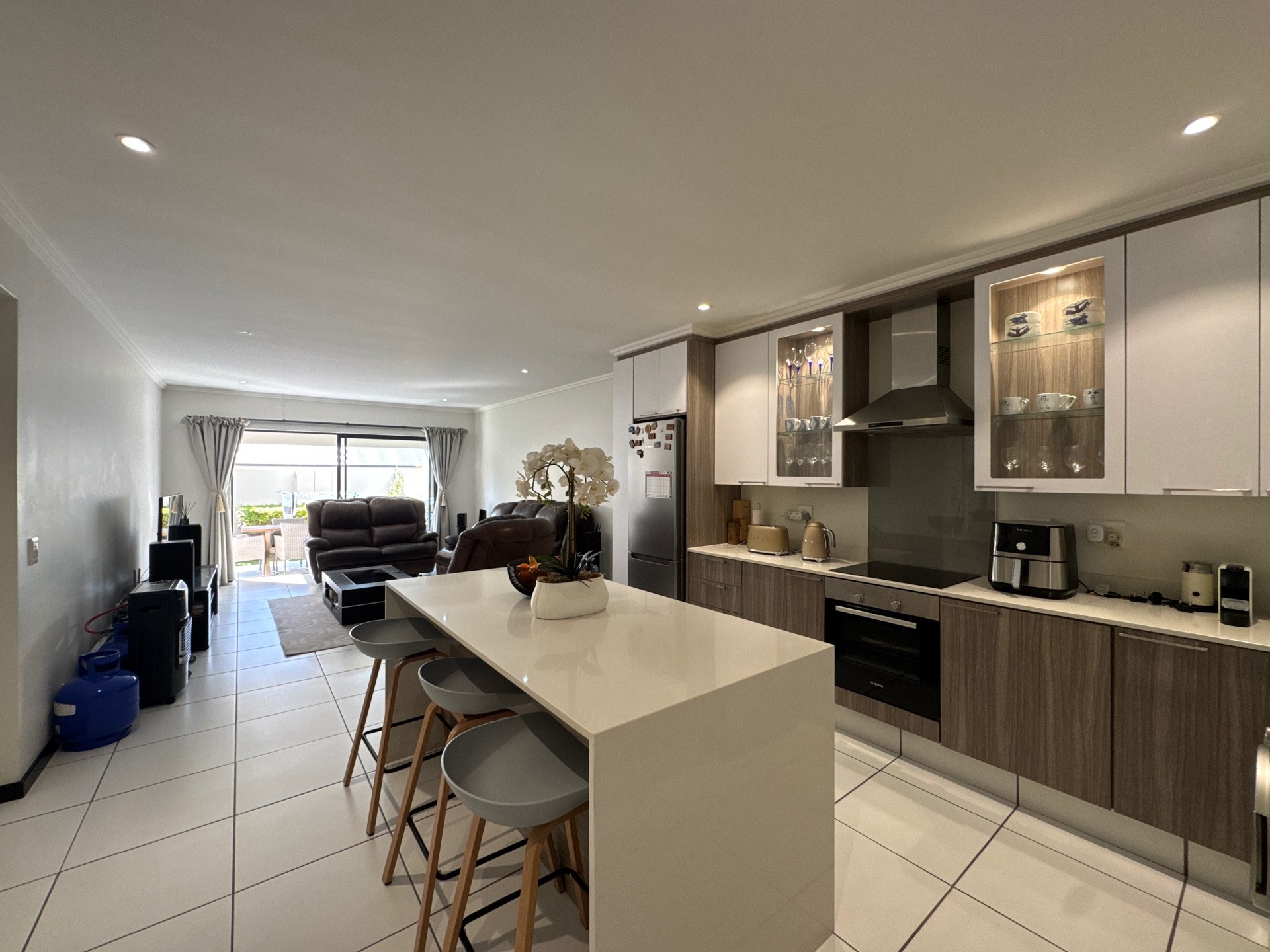 Apartment For Sale in Paulshof, Sandton