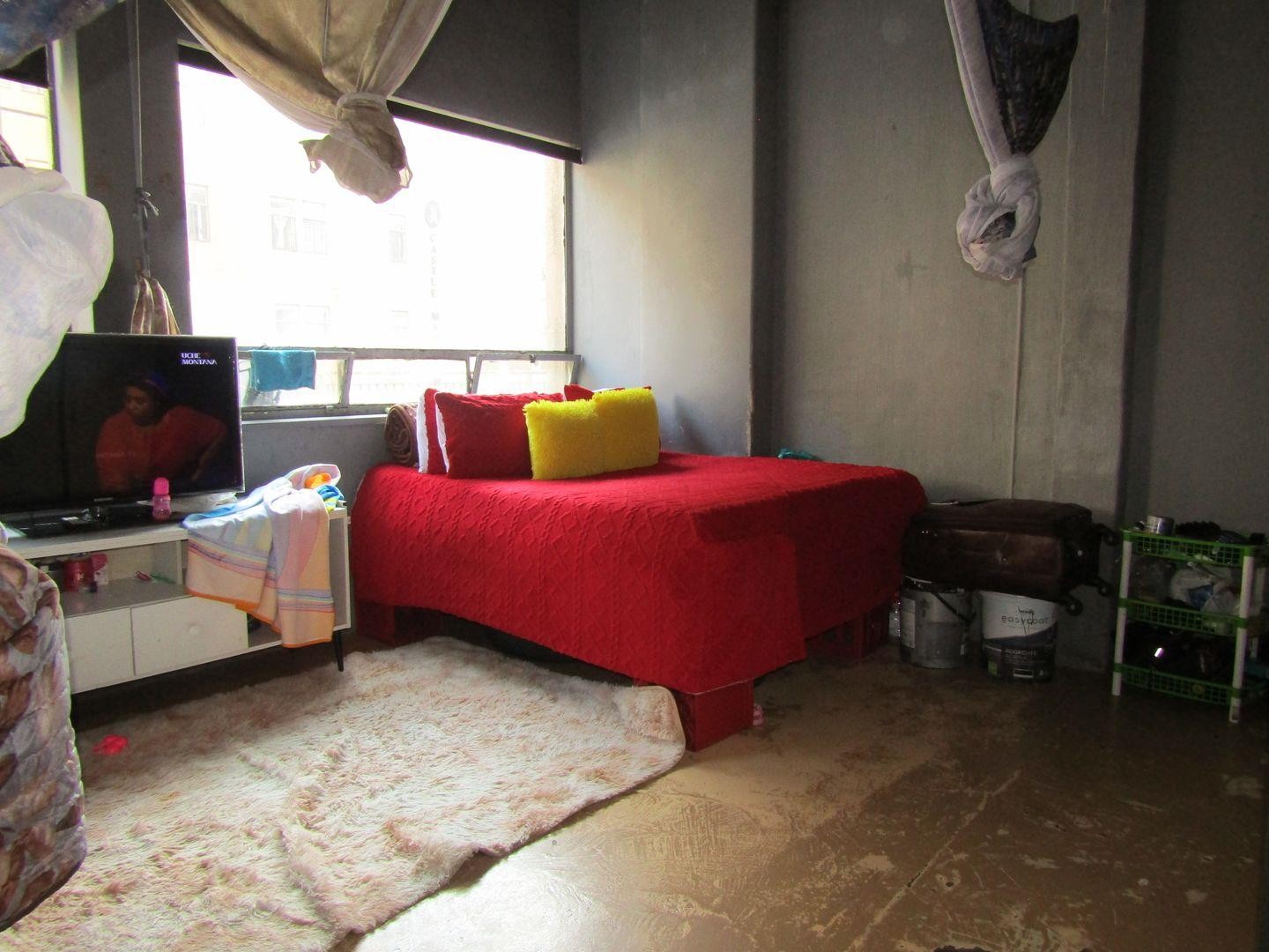 Apartment For Sale in Johannesburg Central, Johannesburg