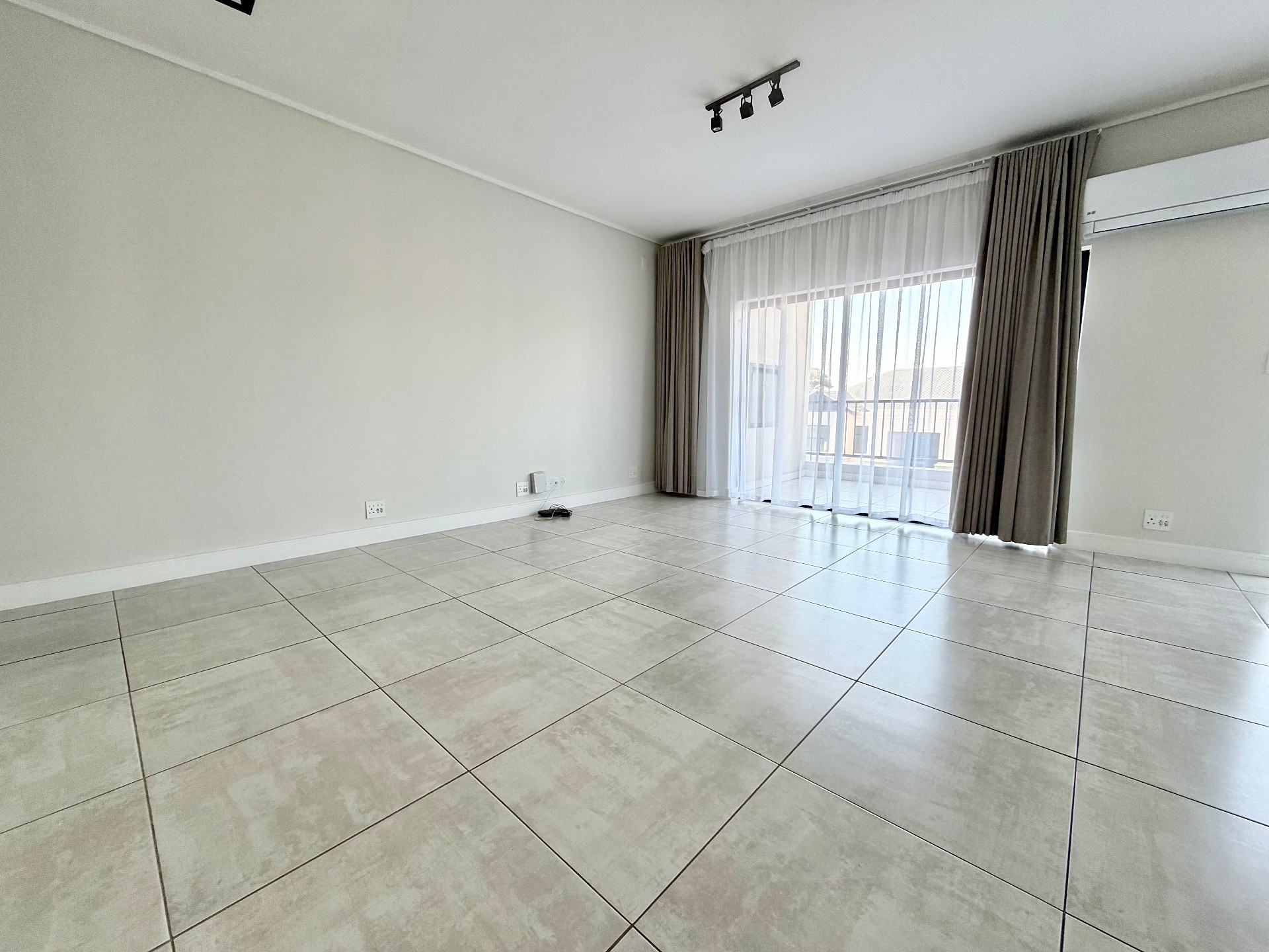 Elegant Signature Series 3-Bedroom Apartment for Sale - Prime Investment Opportunity