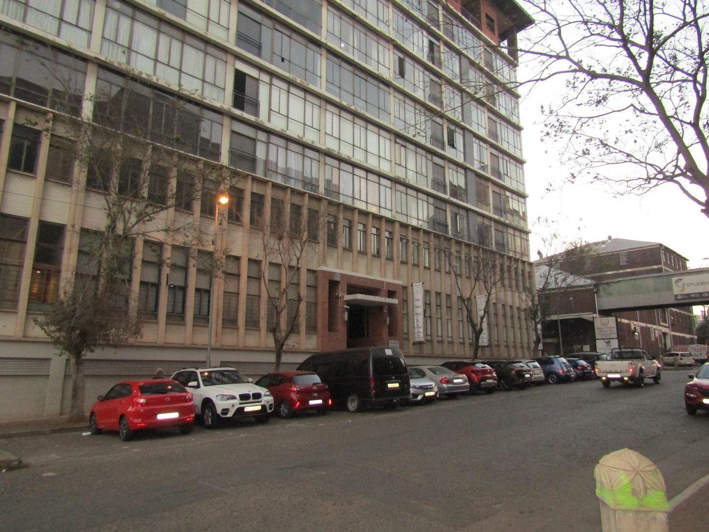 Apartment For Sale in Johannesburg