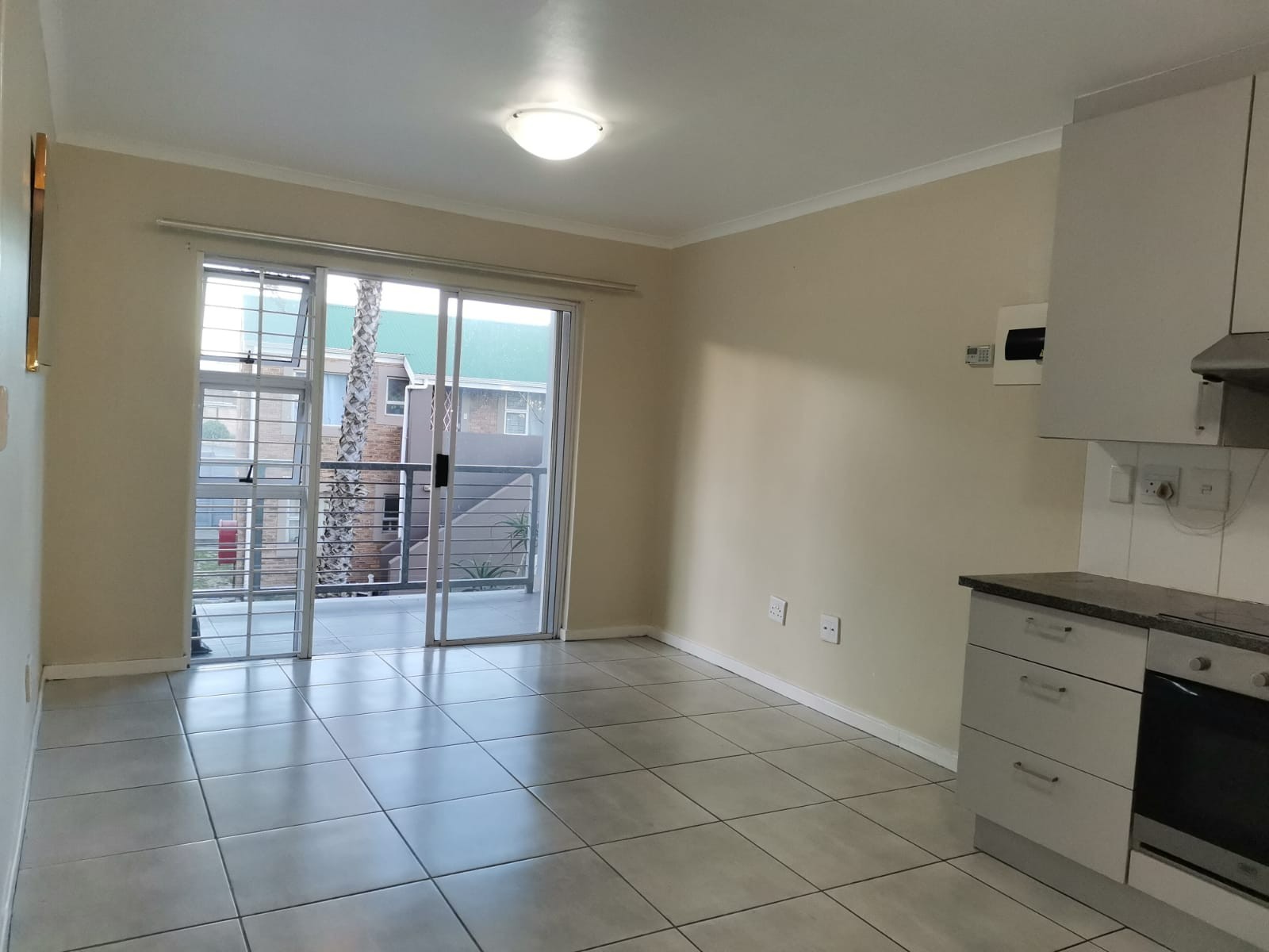 Apartment To Rent in Oakglen Bellville Western Cape