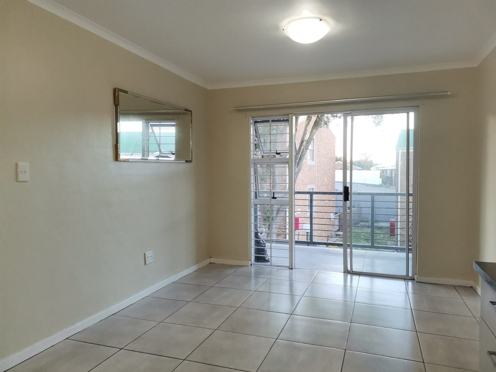 Apartment To Rent in Oakglen Bellville Western Cape