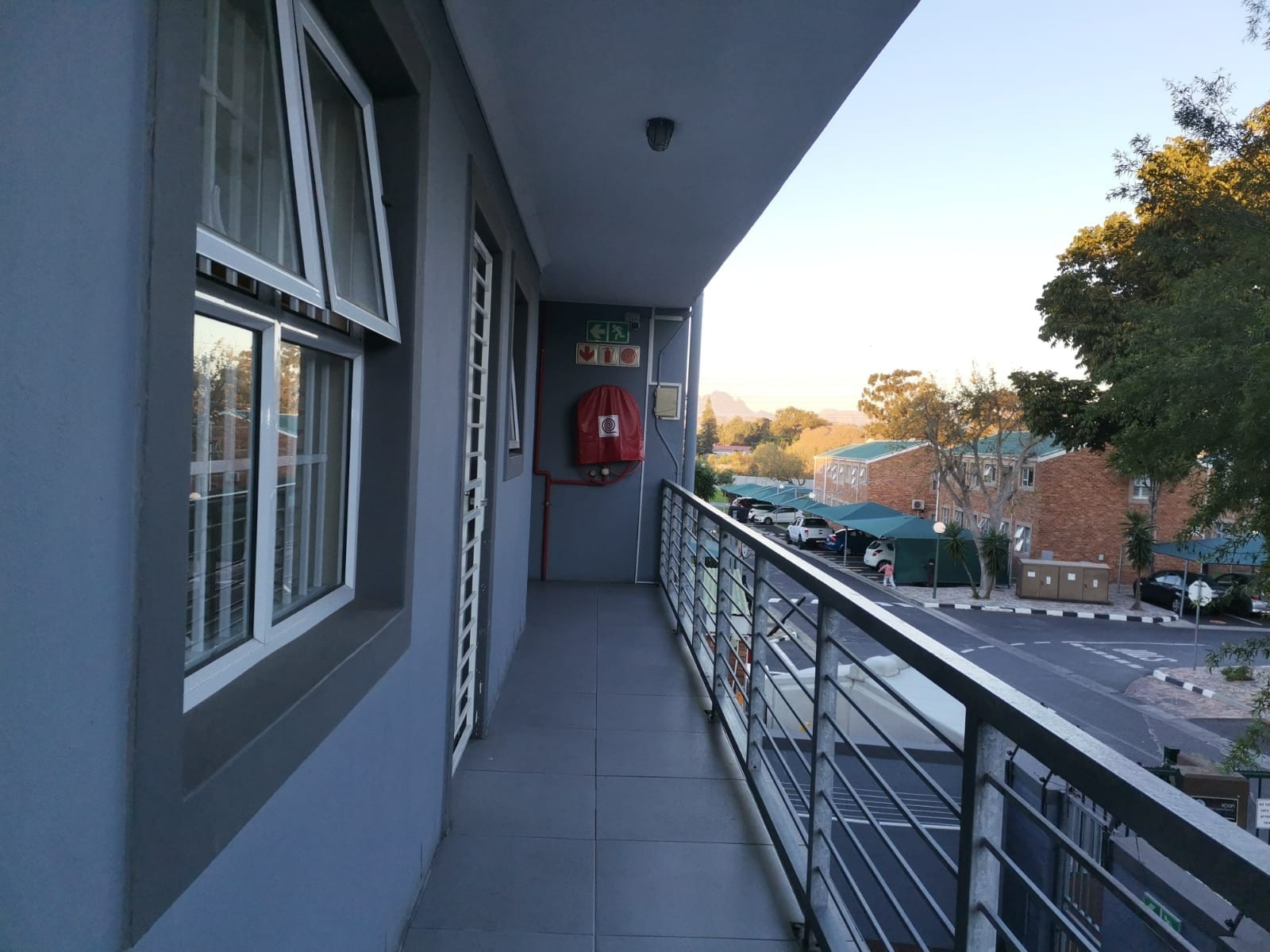 Apartment To Rent in Oakglen Bellville Western Cape